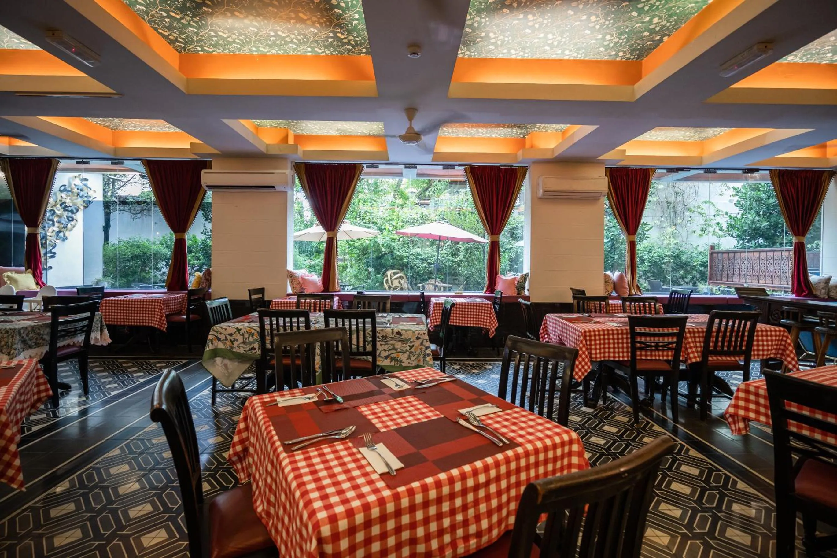 Restaurant/places to eat in Hotel Penaga