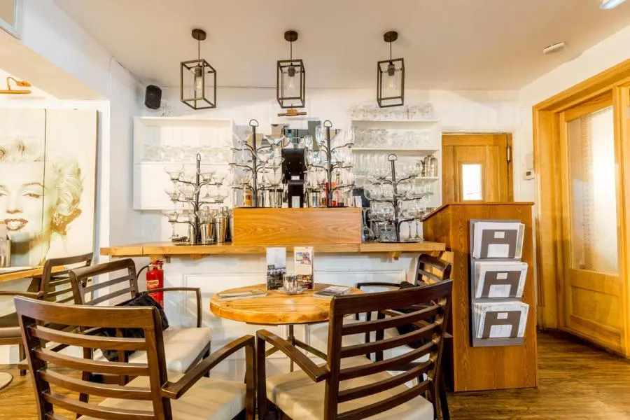 Restaurant/places to eat in The Gower Hotel