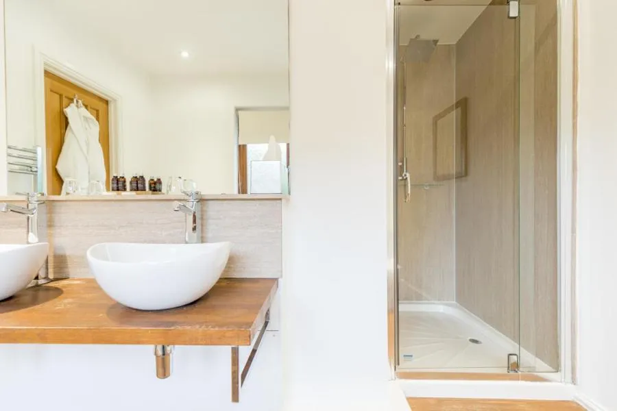 Shower in The Gower Hotel