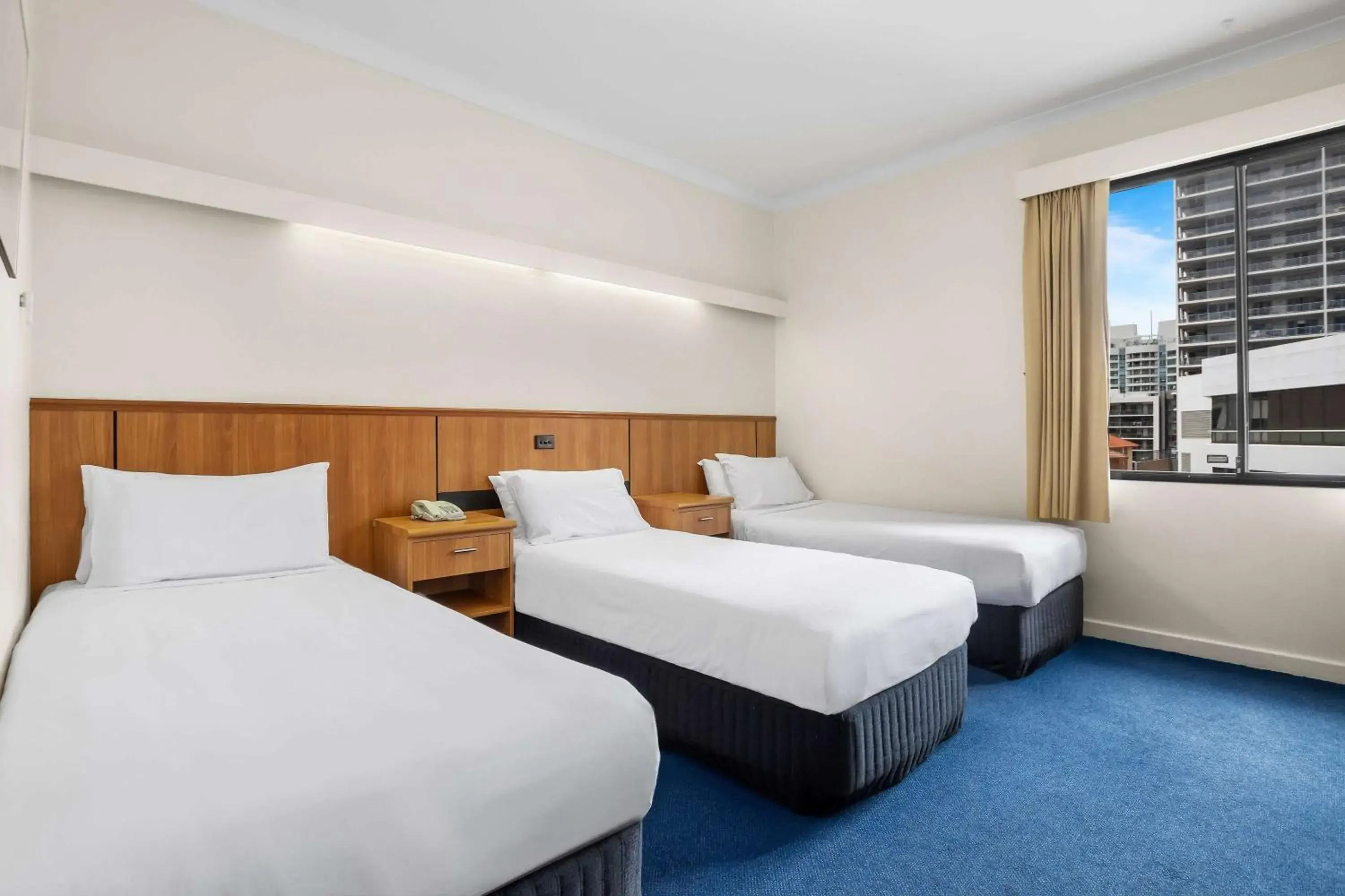 Standard Triple Room in Metro Hotel Perth City Standard Triple Room in Metro Hotel Perth City