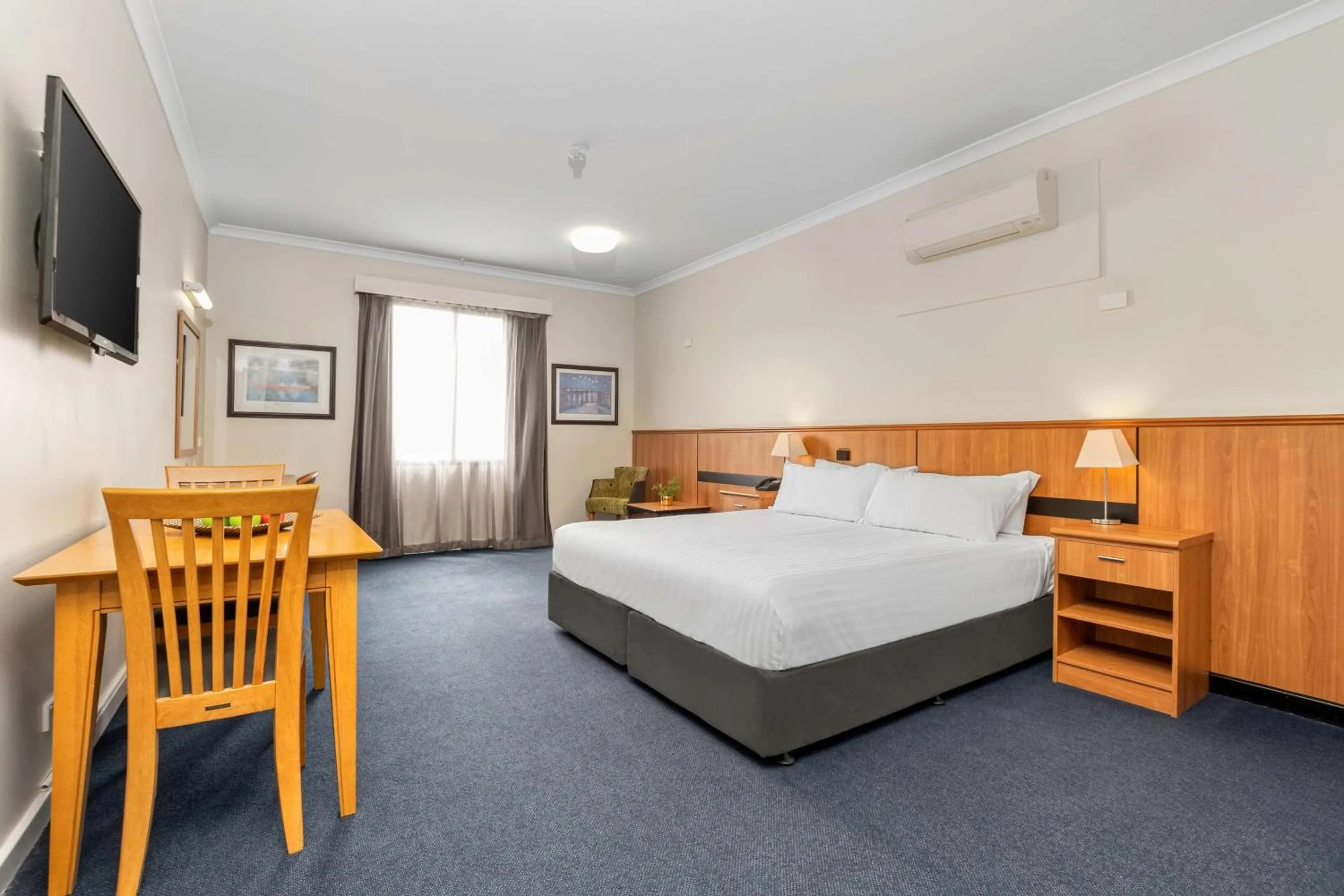 Photo of the whole room, Bed in Metro Hotel Perth City