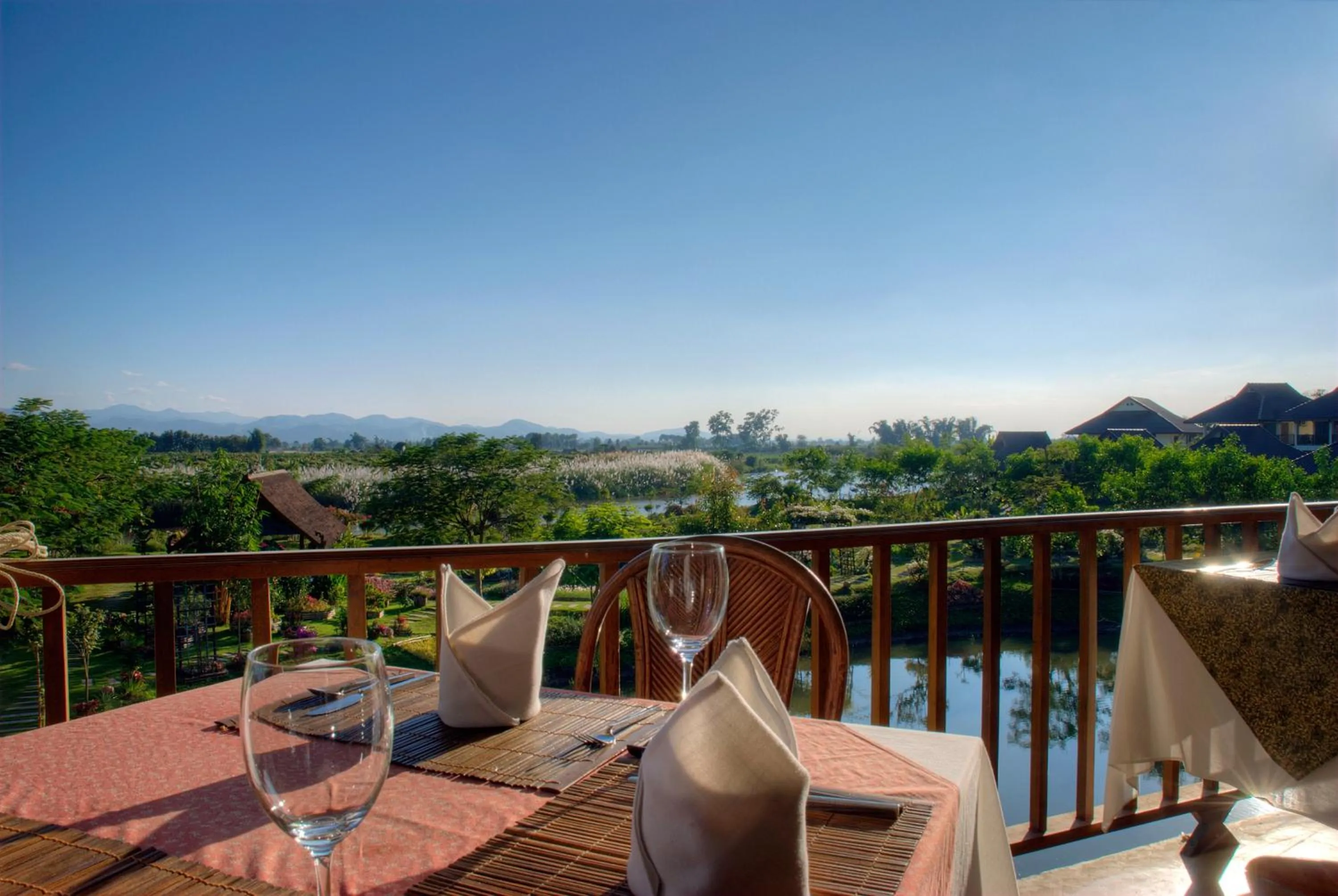 Food and drinks in Maekok River Village Resort