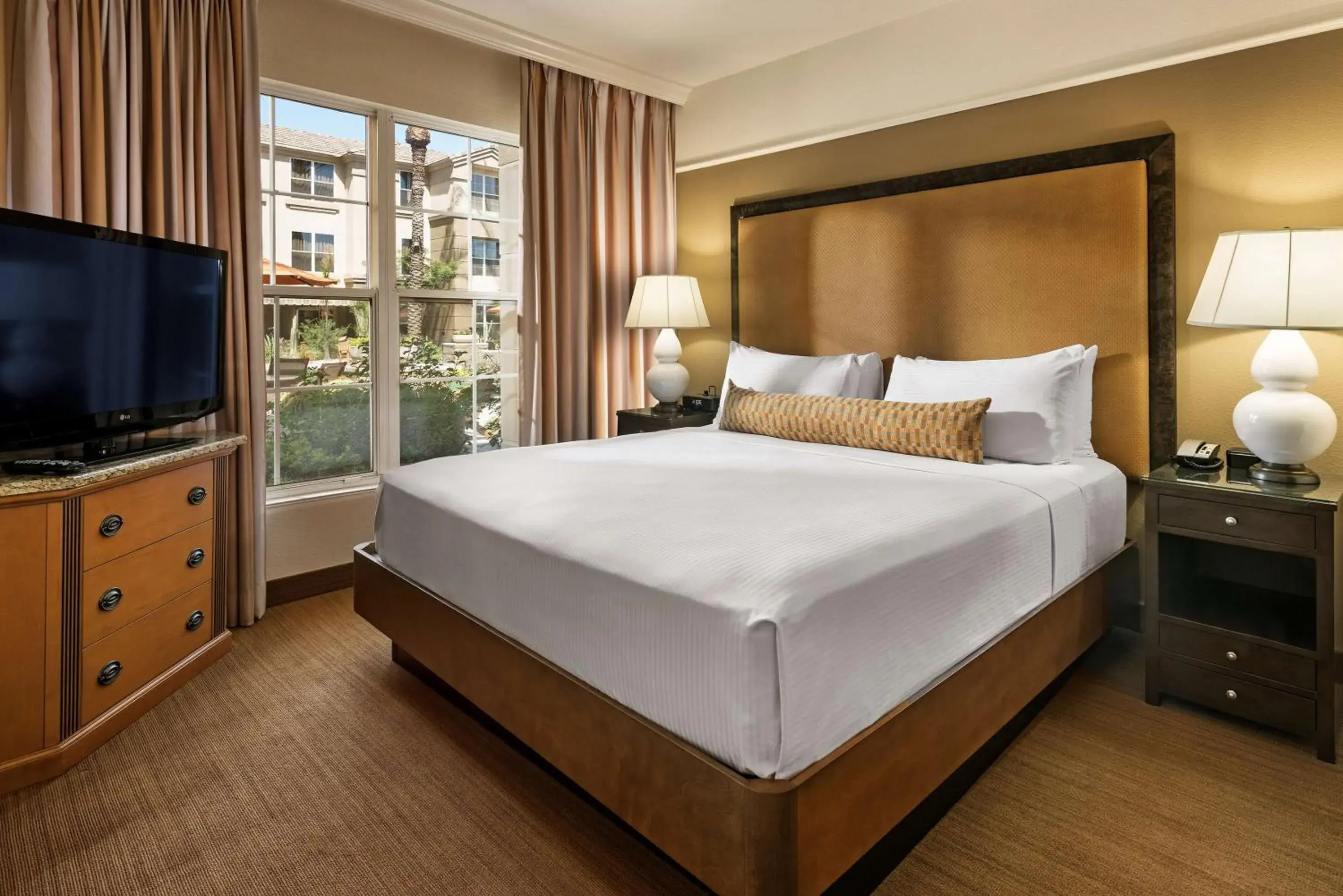 One-Bedroom King Suite with Courtyard View in Sonesta Suites Scottsdale Gainey Ranch One-Bedroom King Suite with Courtyard View in Sonesta Suites Scottsdale Gainey Ranch