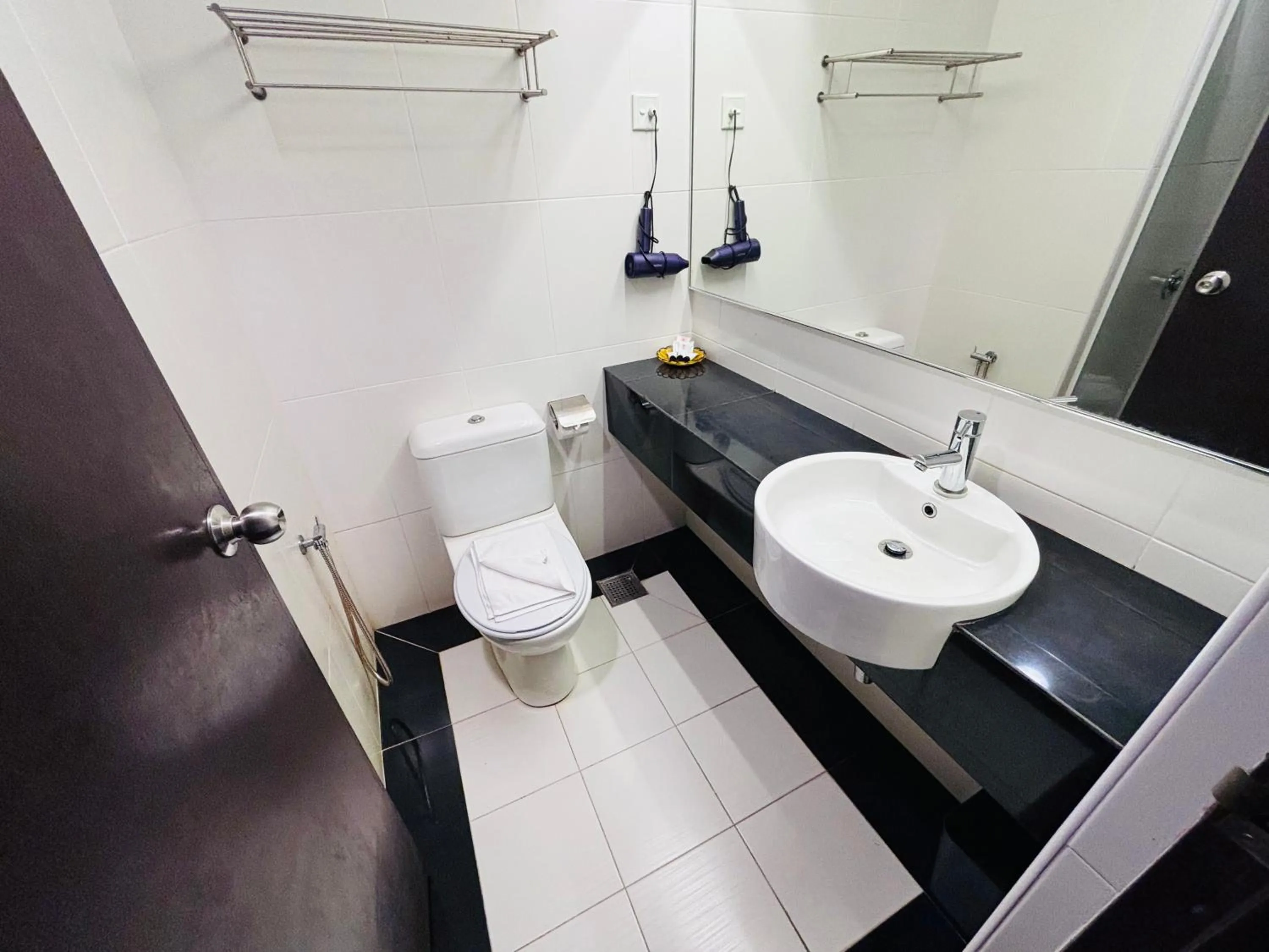 Toilet in Hotel Yt Midtown Kuala Terengganu