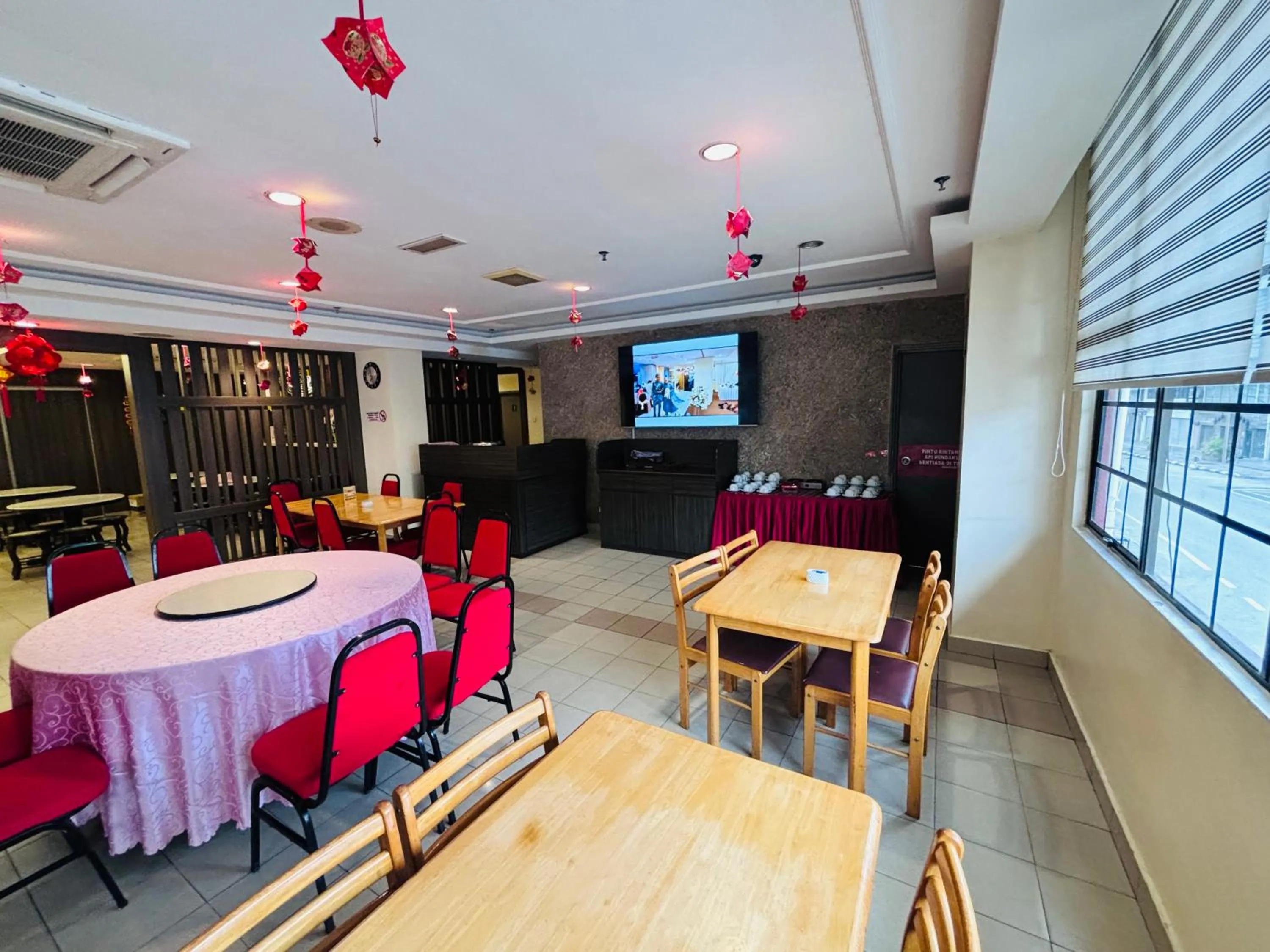 Communal lounge/ TV room in Hotel Yt Midtown Kuala Terengganu