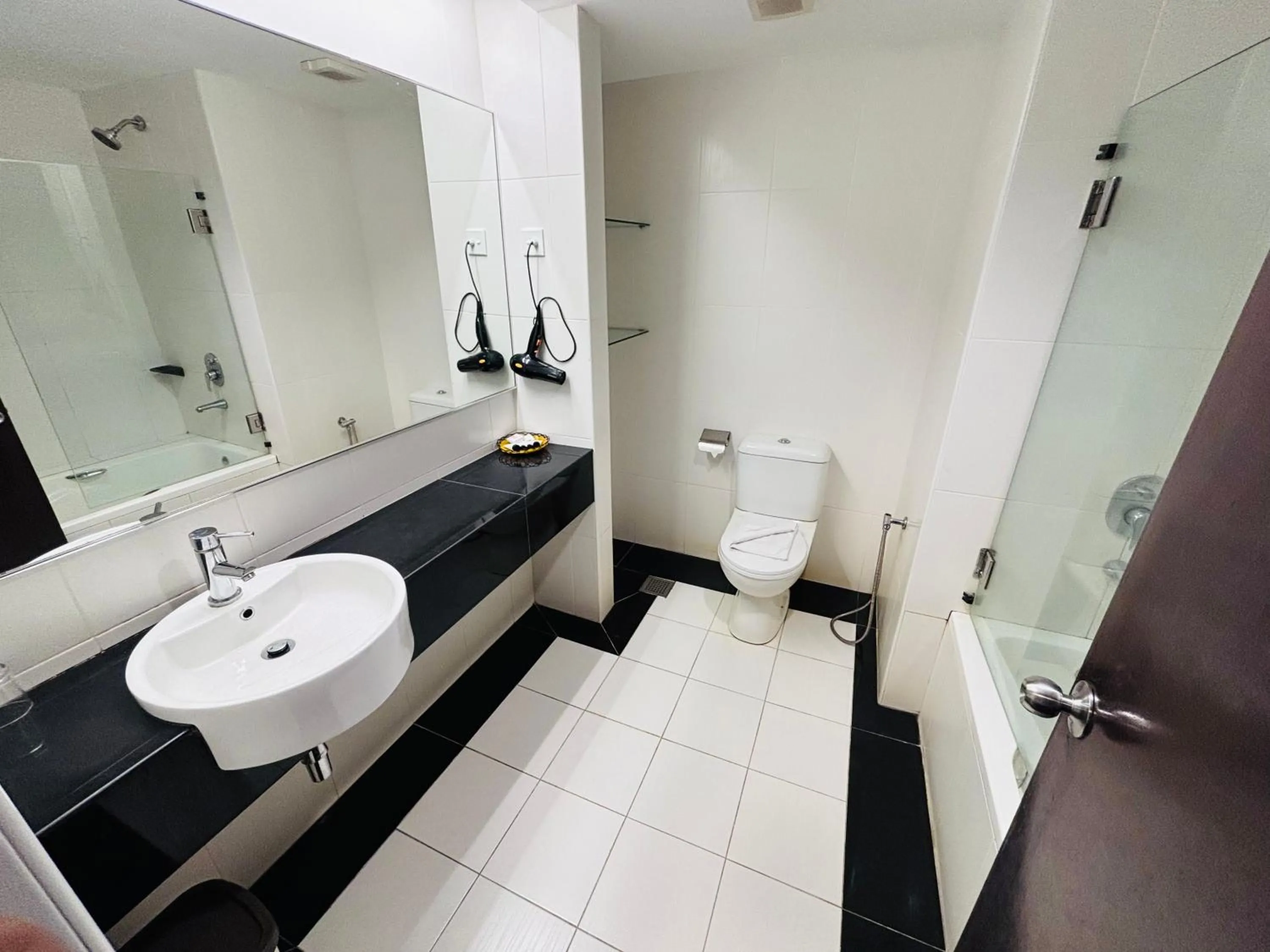 Toilet in Hotel Yt Midtown Kuala Terengganu