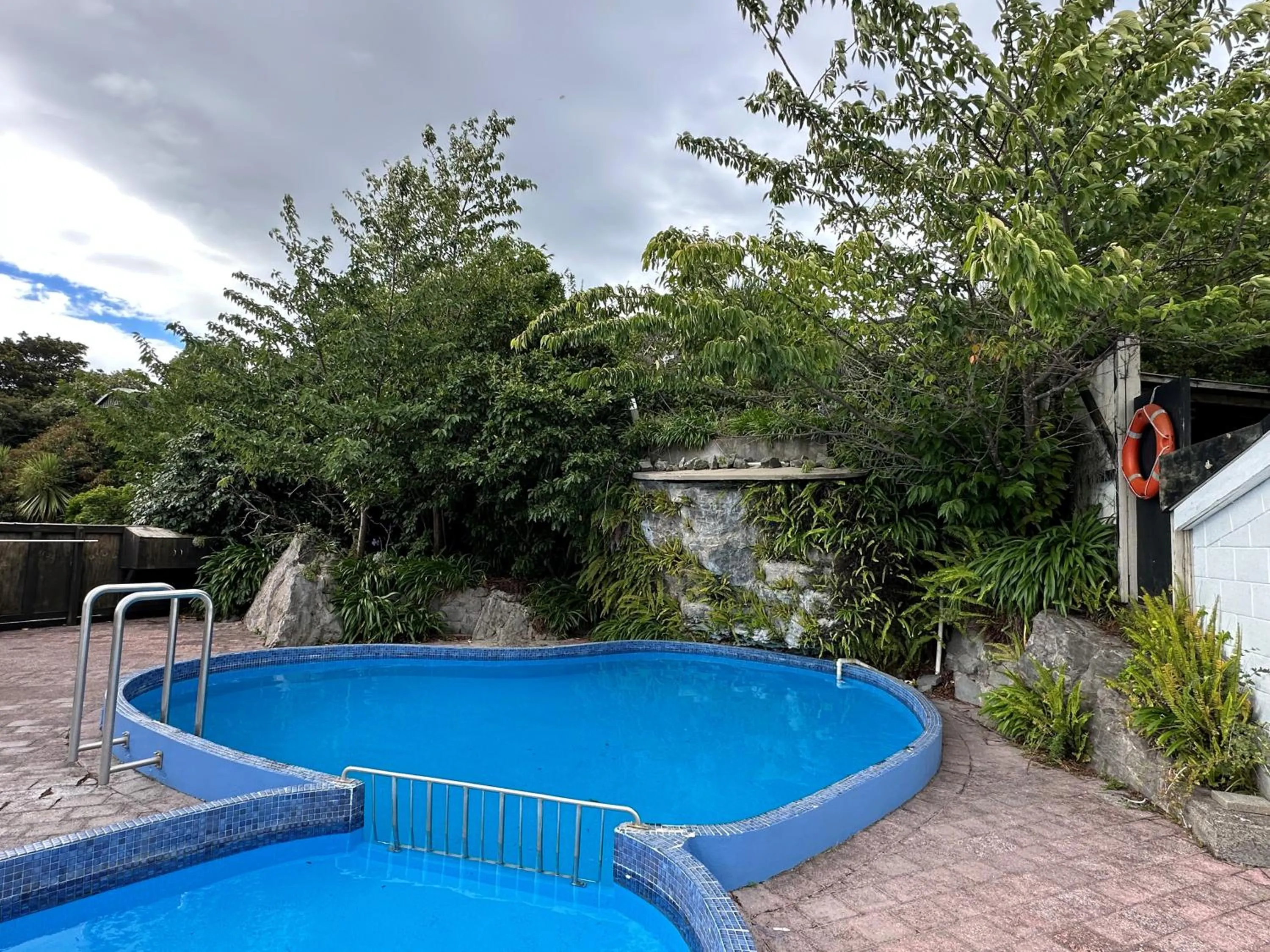 Swimming pool in Chelmswood Motel Taupo