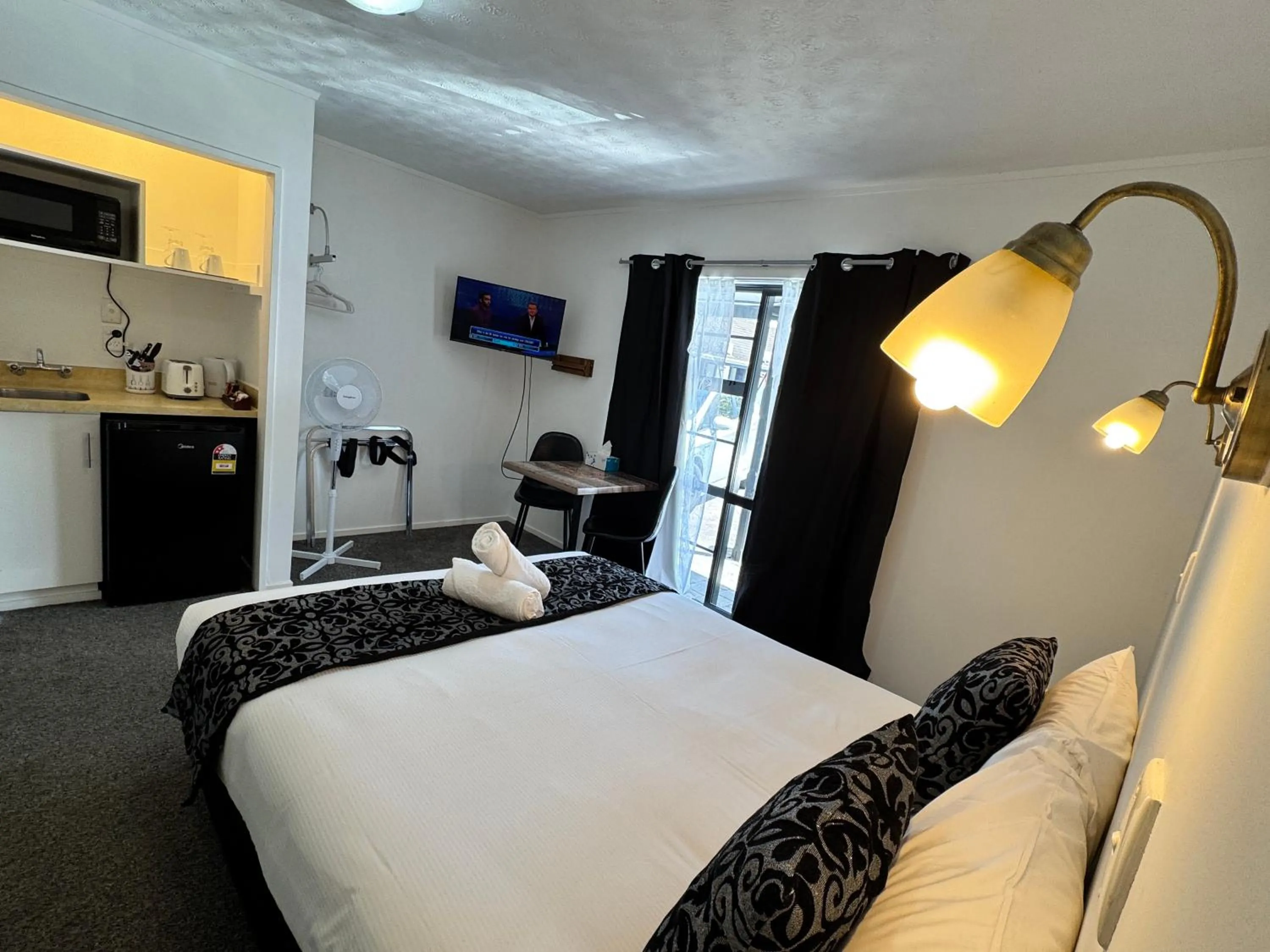 Bedroom, Bed in Chelmswood Motel Taupo