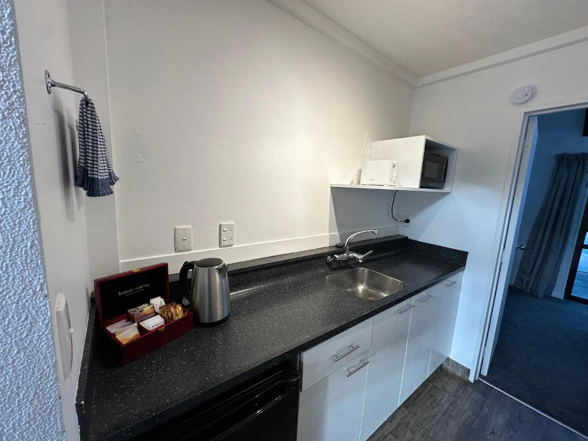 Kitchen or kitchenette in Chelmswood Motel Taupo