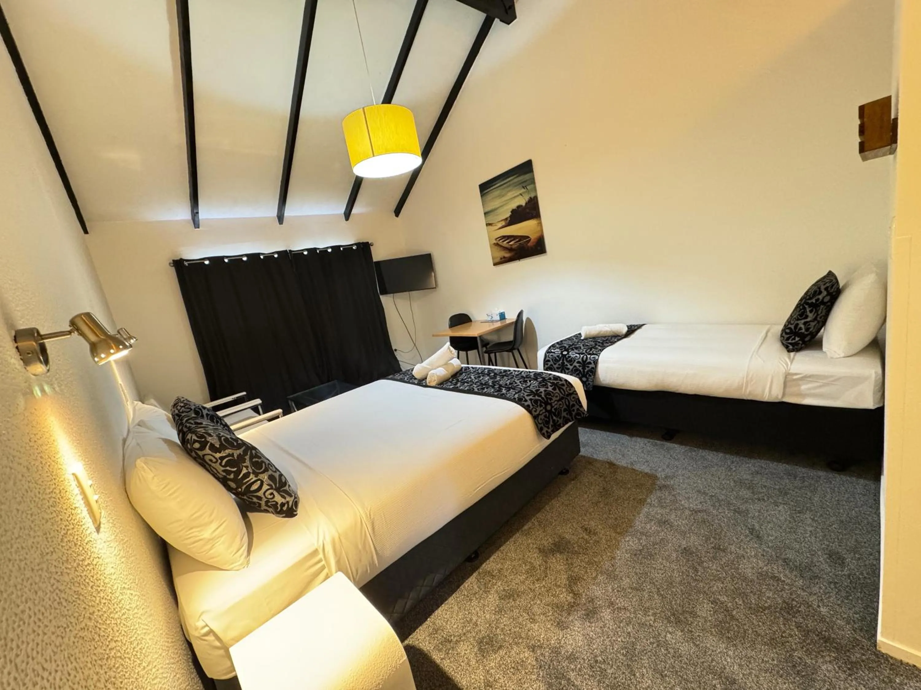 Bedroom, Bed in Chelmswood Motel Taupo