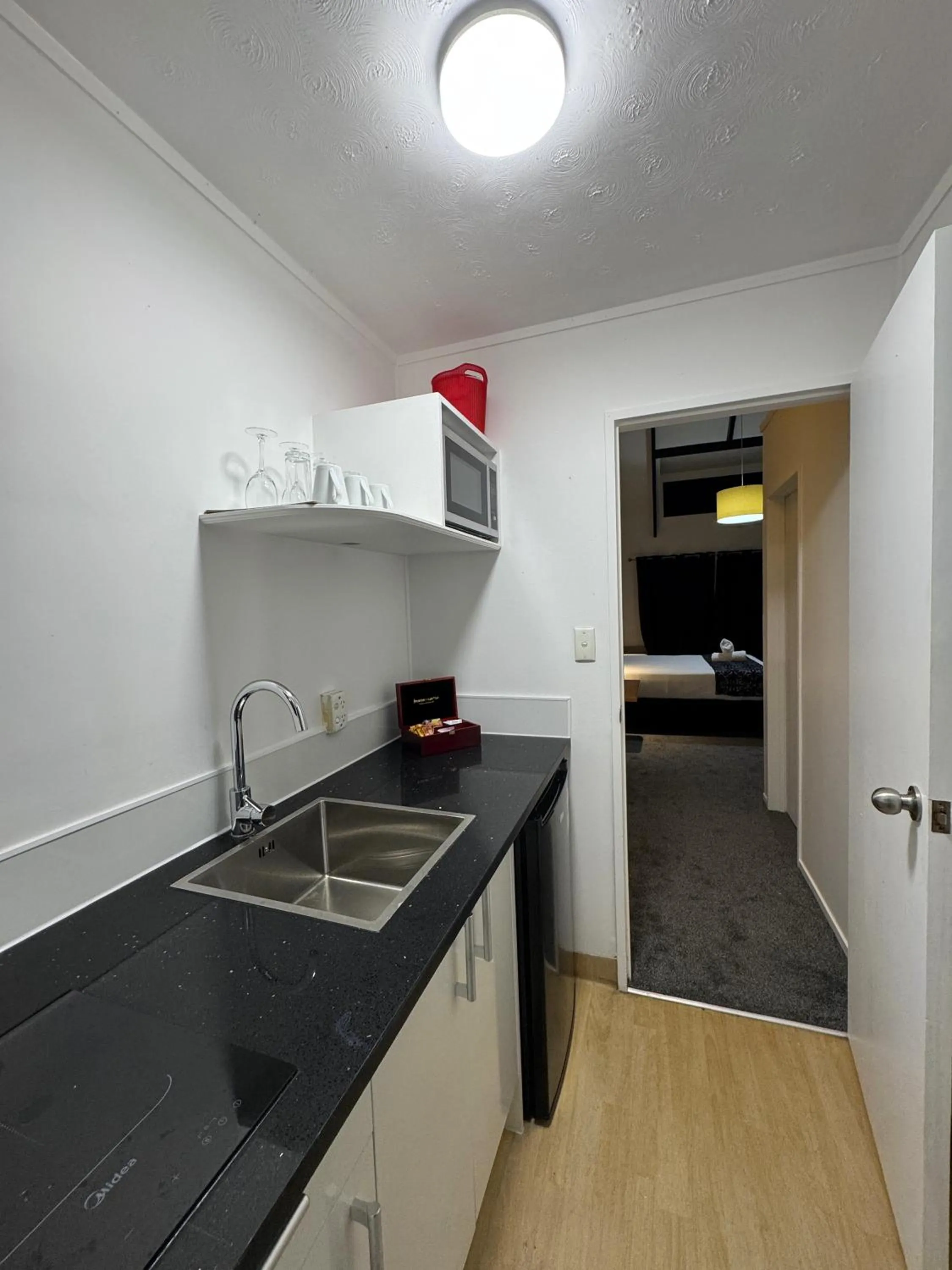 Kitchen or kitchenette in Chelmswood Motel Taupo