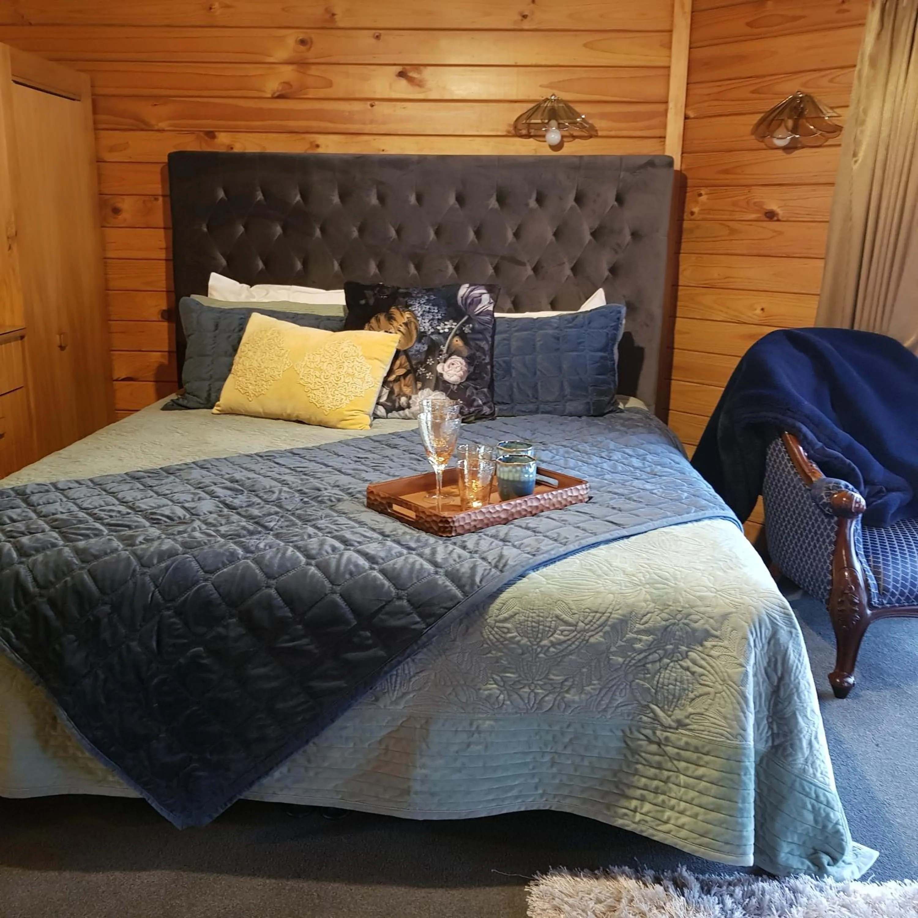 Bed in Alpine Lodge Motel