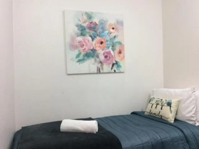 Bed in Alpine Lodge Motel