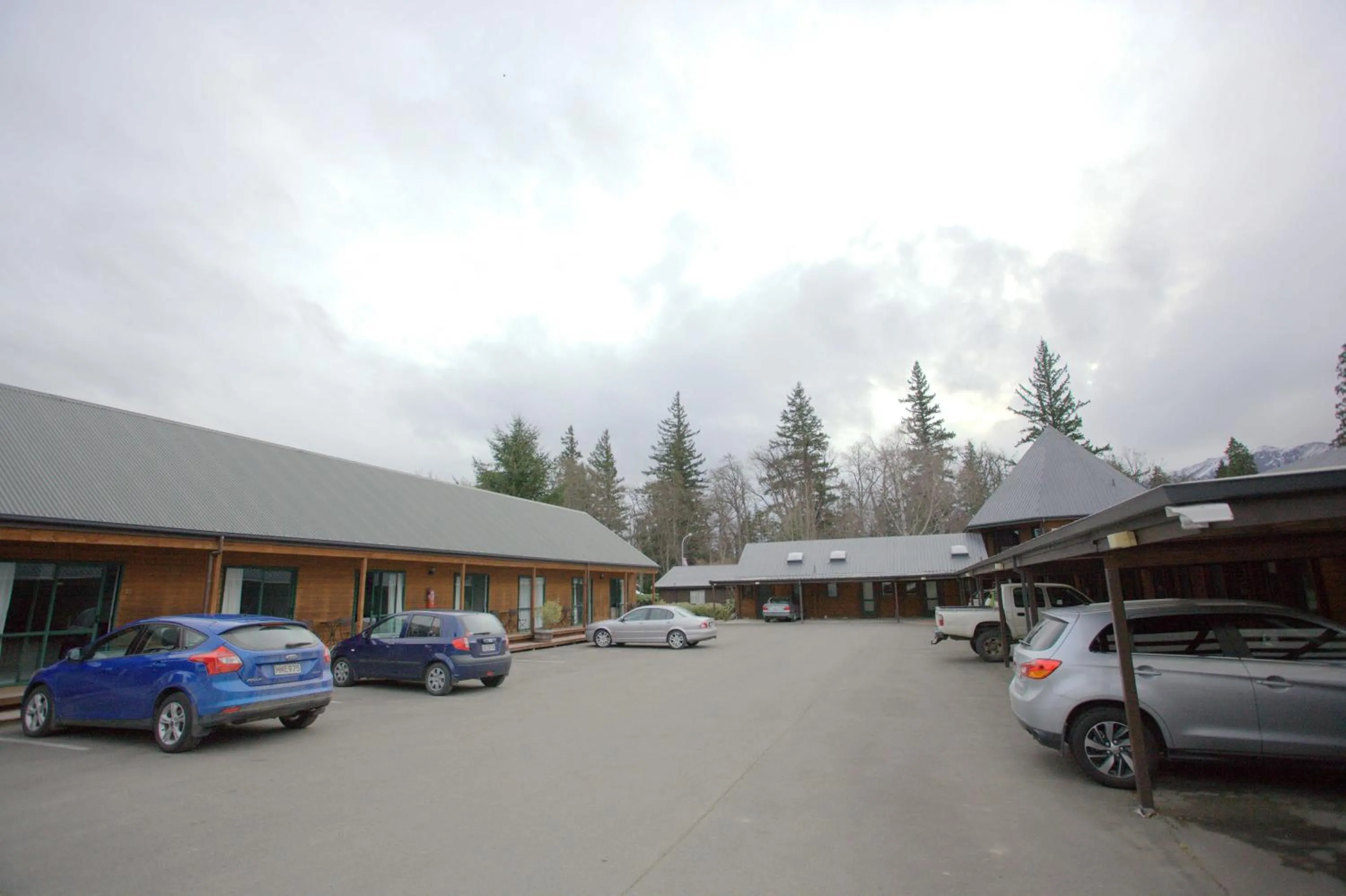Property building in Alpine Lodge Motel