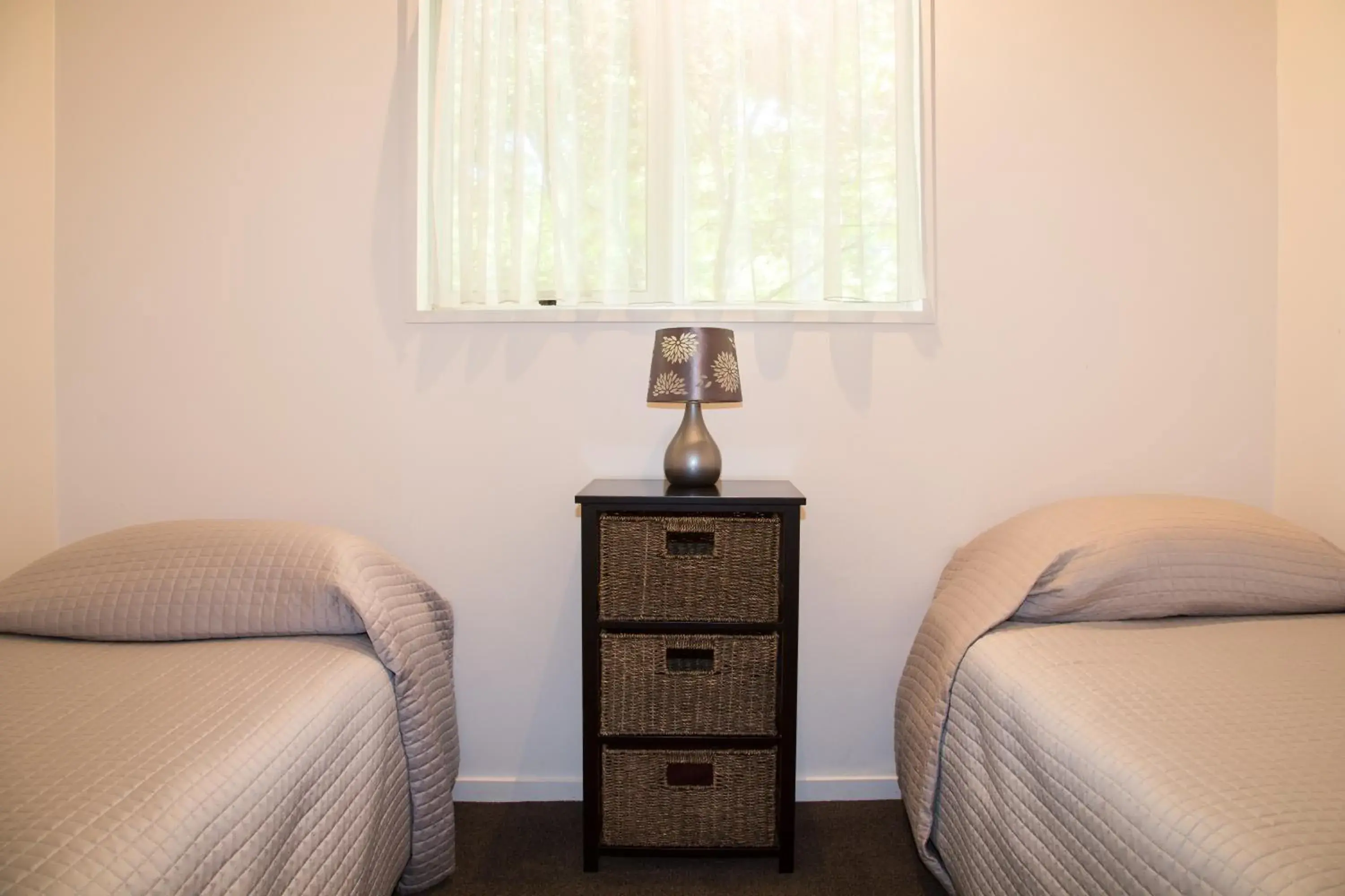 One-Bedroom Family Suite in Alpine Lodge Motel One-Bedroom Family Suite in Alpine Lodge Motel