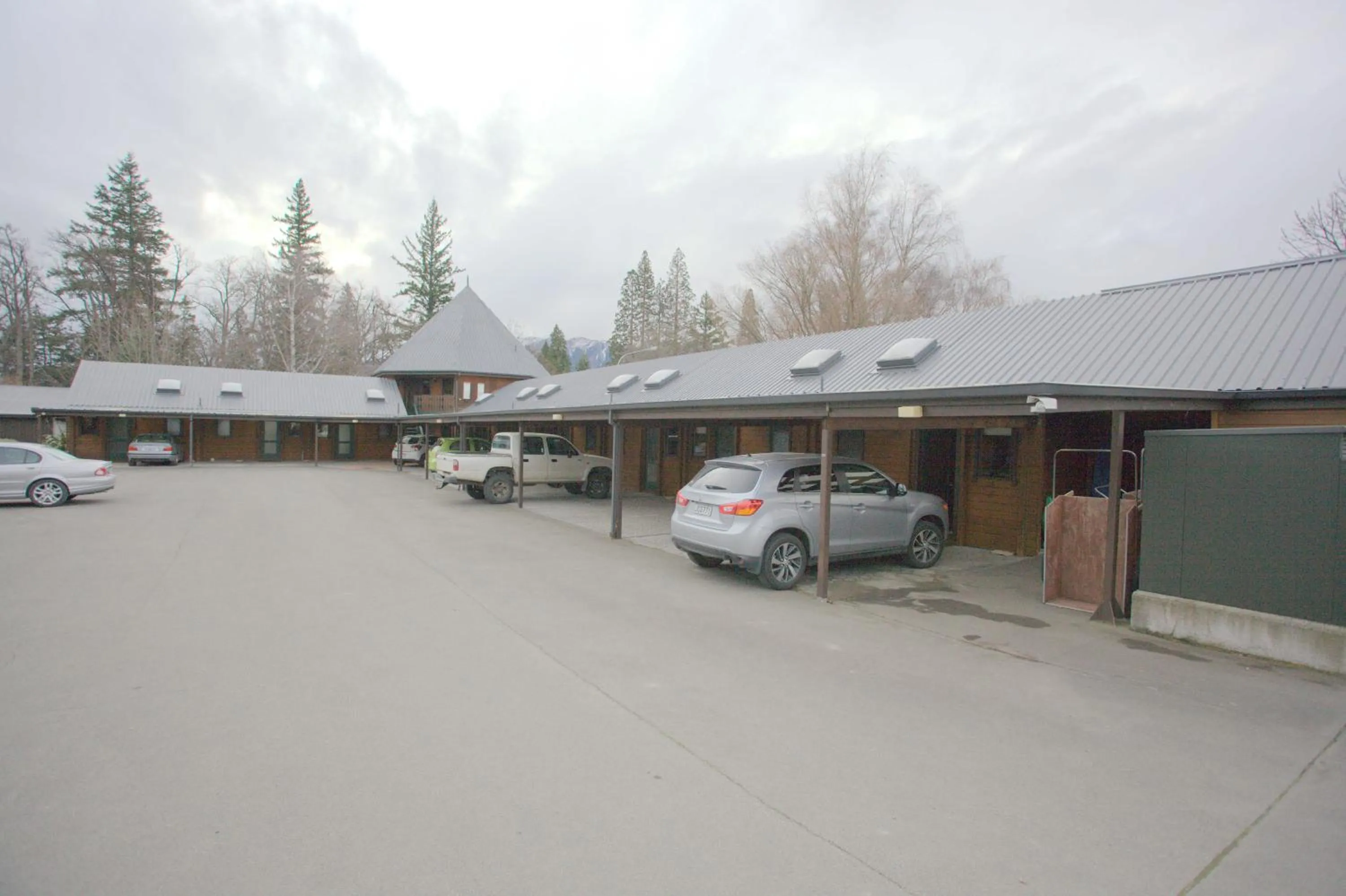 Property building in Alpine Lodge Motel