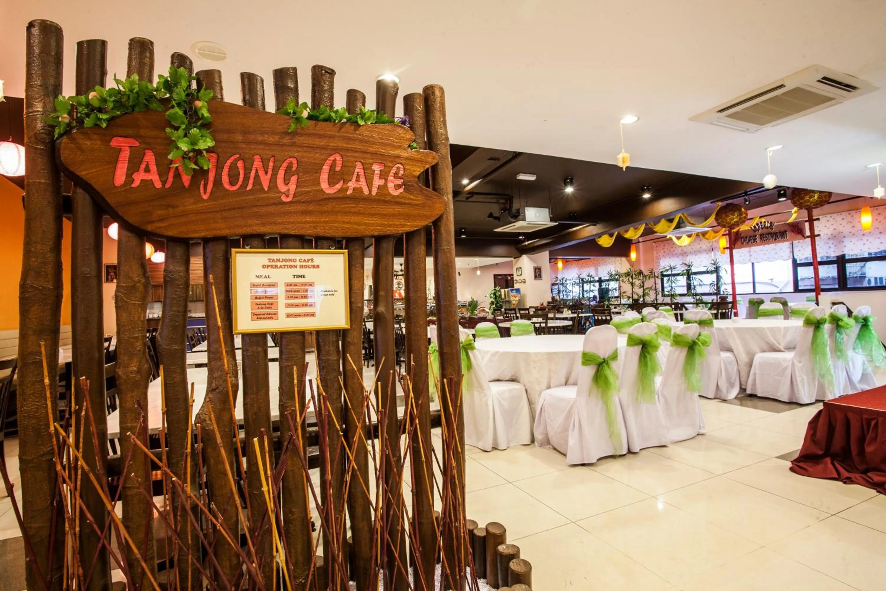 Restaurant/places to eat in Hotel Tanjong Vista