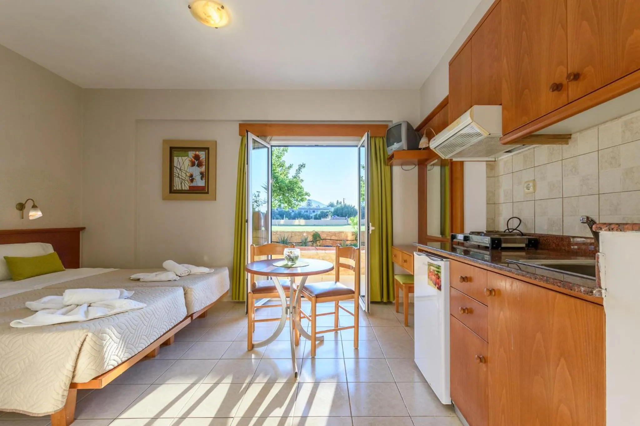 Kitchen or kitchenette, Bed in Danelis Studios & Apartments