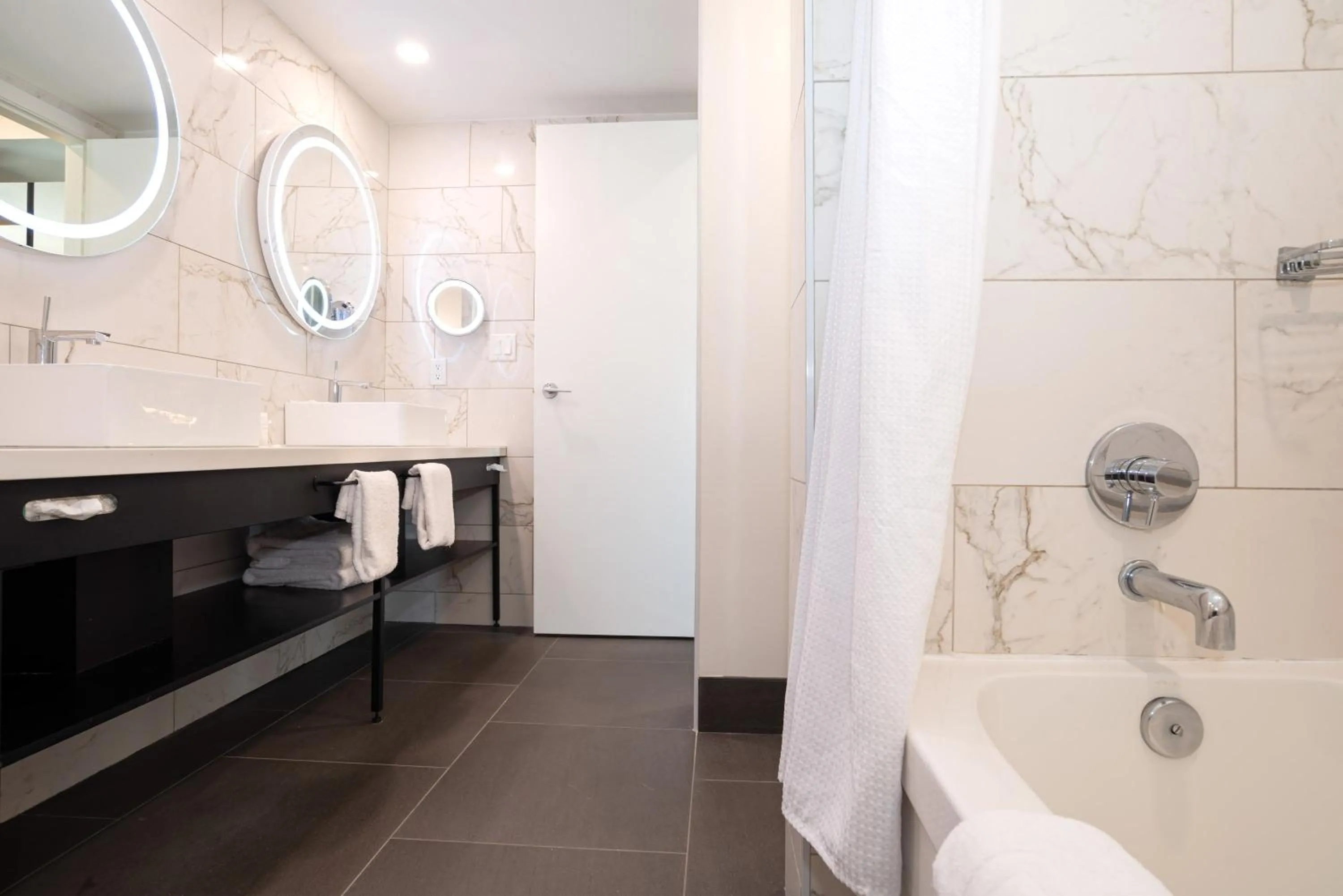 Bathroom in Sandman Signature Calgary Airport Hotel