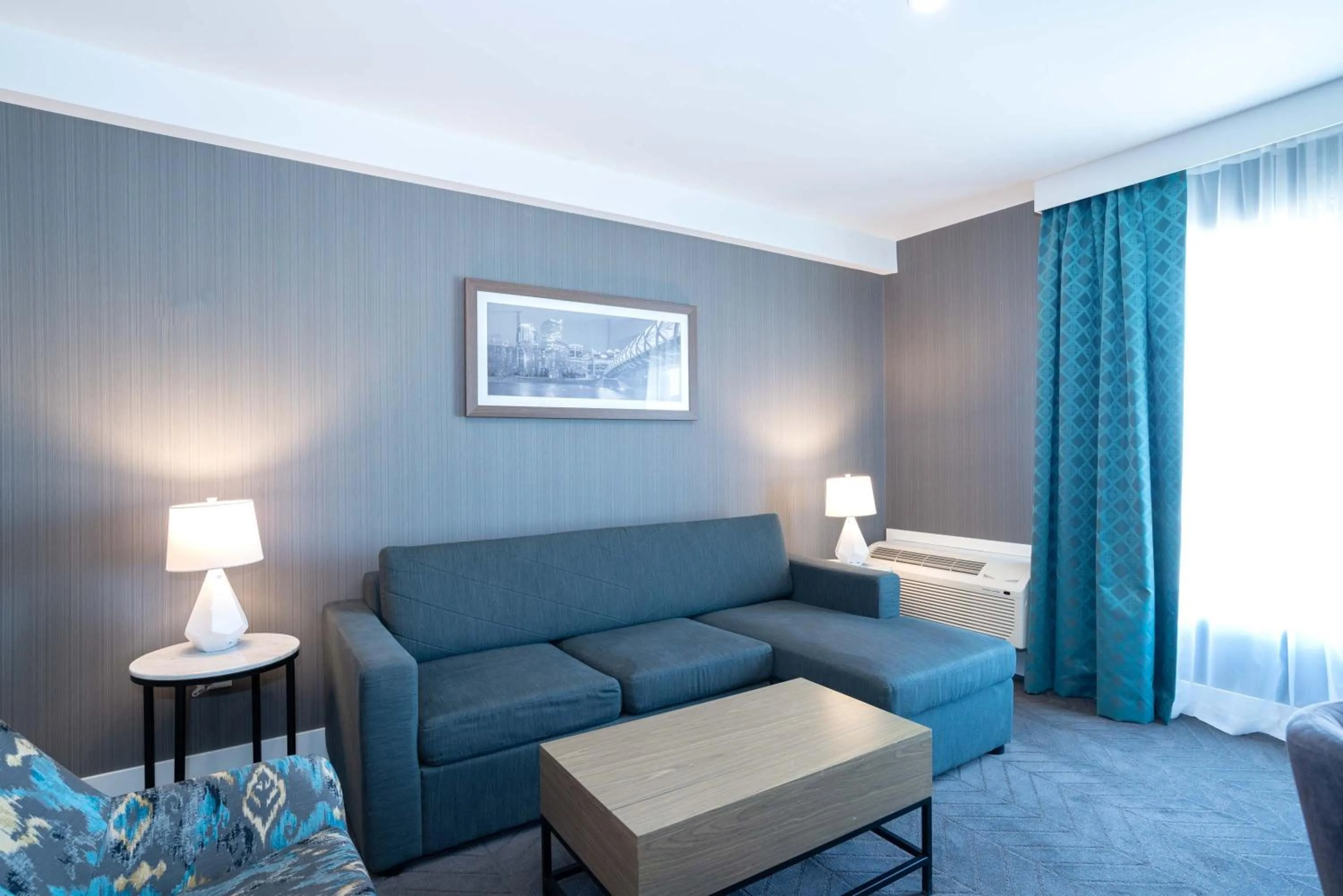 Living room in Sandman Signature Calgary Airport Hotel