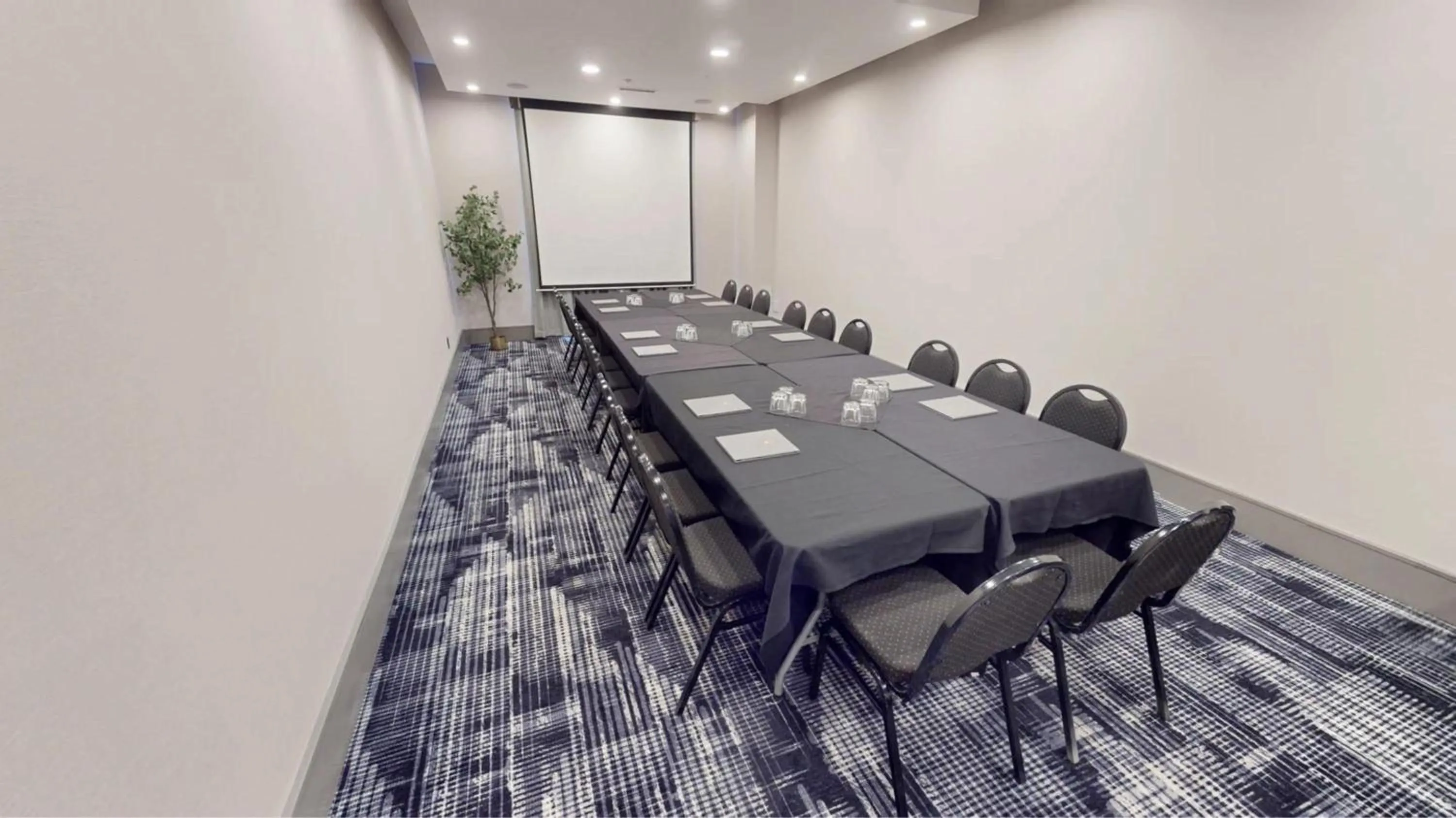 Meeting/conference room in Sandman Signature Calgary Airport Hotel