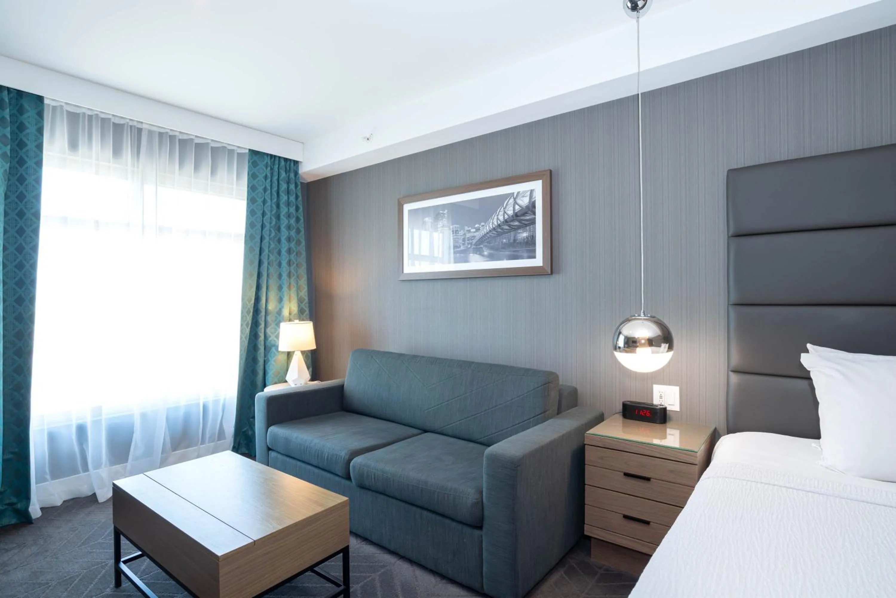 Photo of the whole room, Bed in Sandman Signature Calgary Airport Hotel