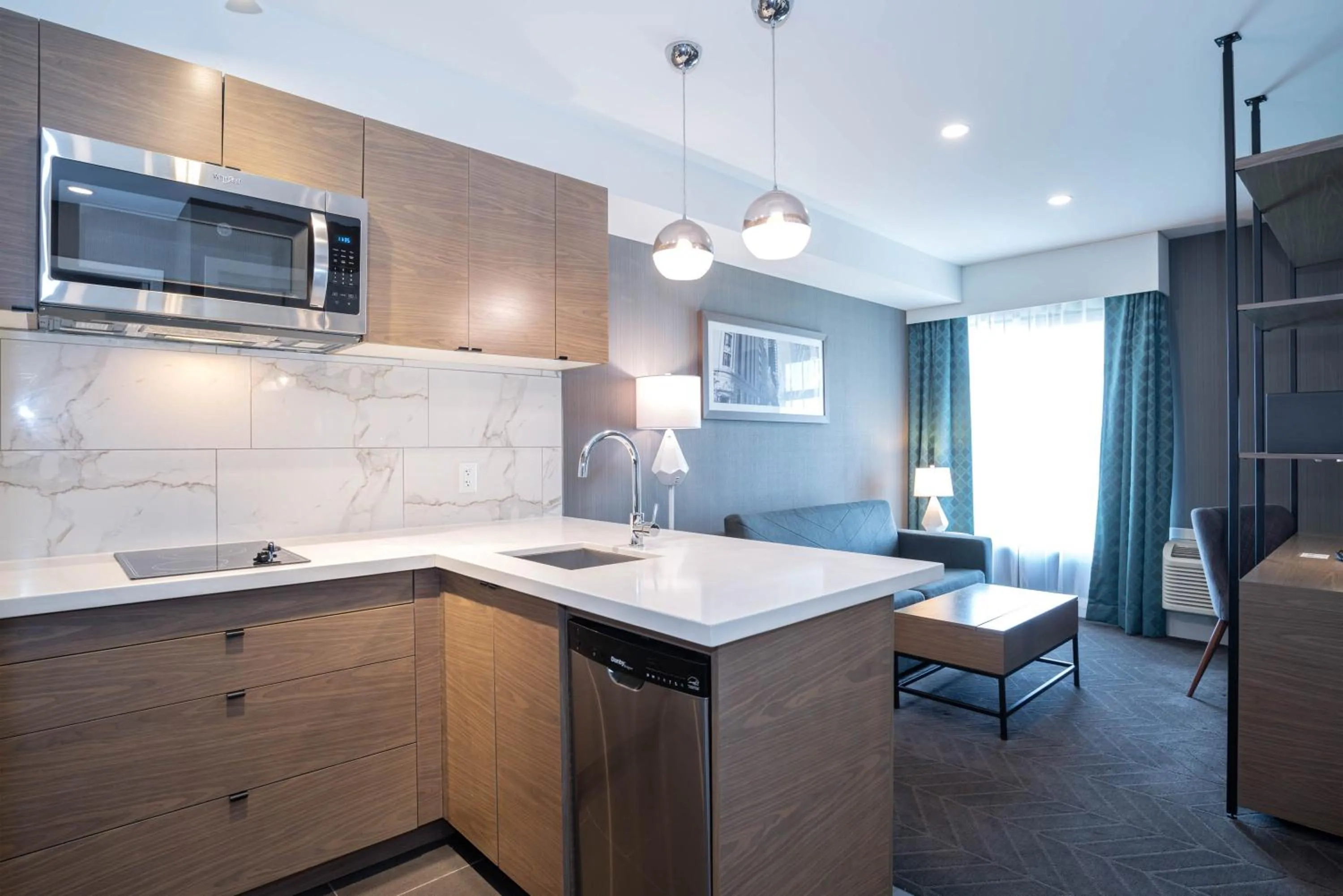 Kitchen or kitchenette in Sandman Signature Calgary Airport Hotel
