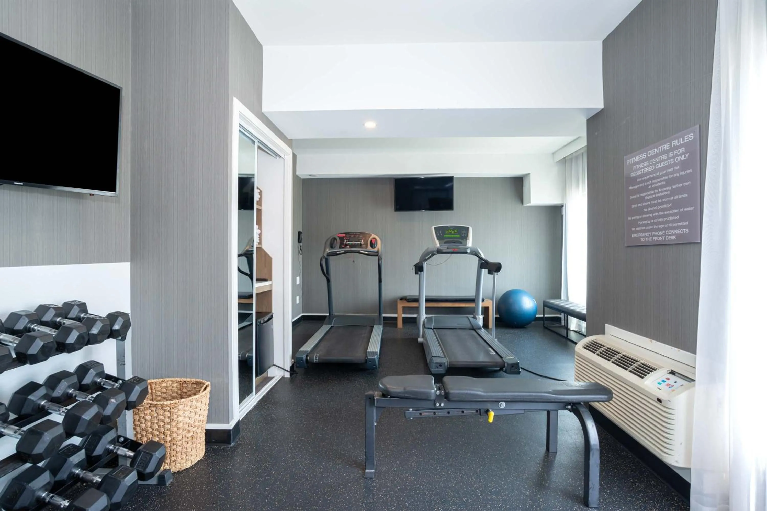 Fitness centre/facilities in Sandman Signature Calgary Airport Hotel