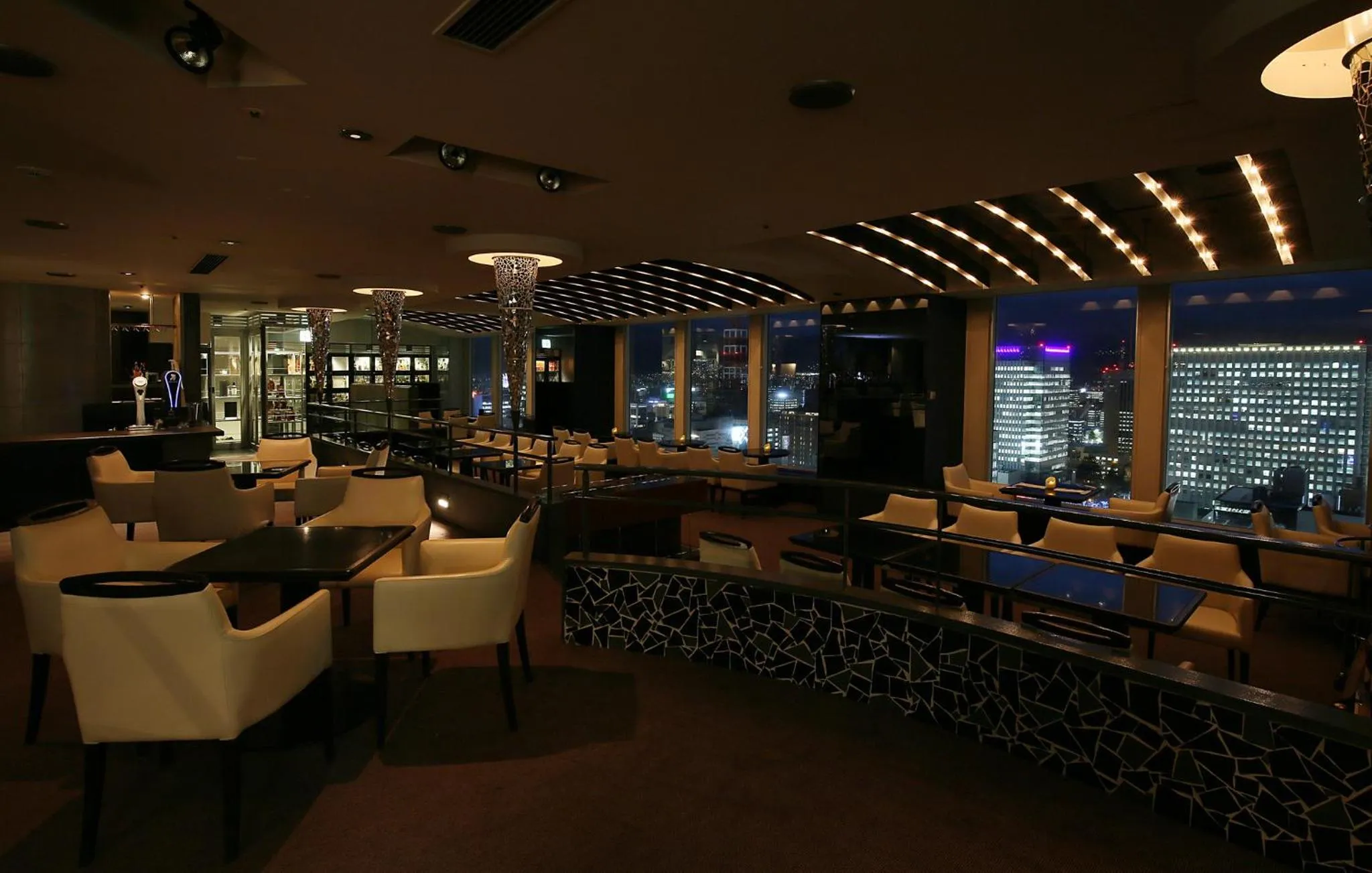 Lounge or bar in ANA Crowne Plaza Sapporo by IHG