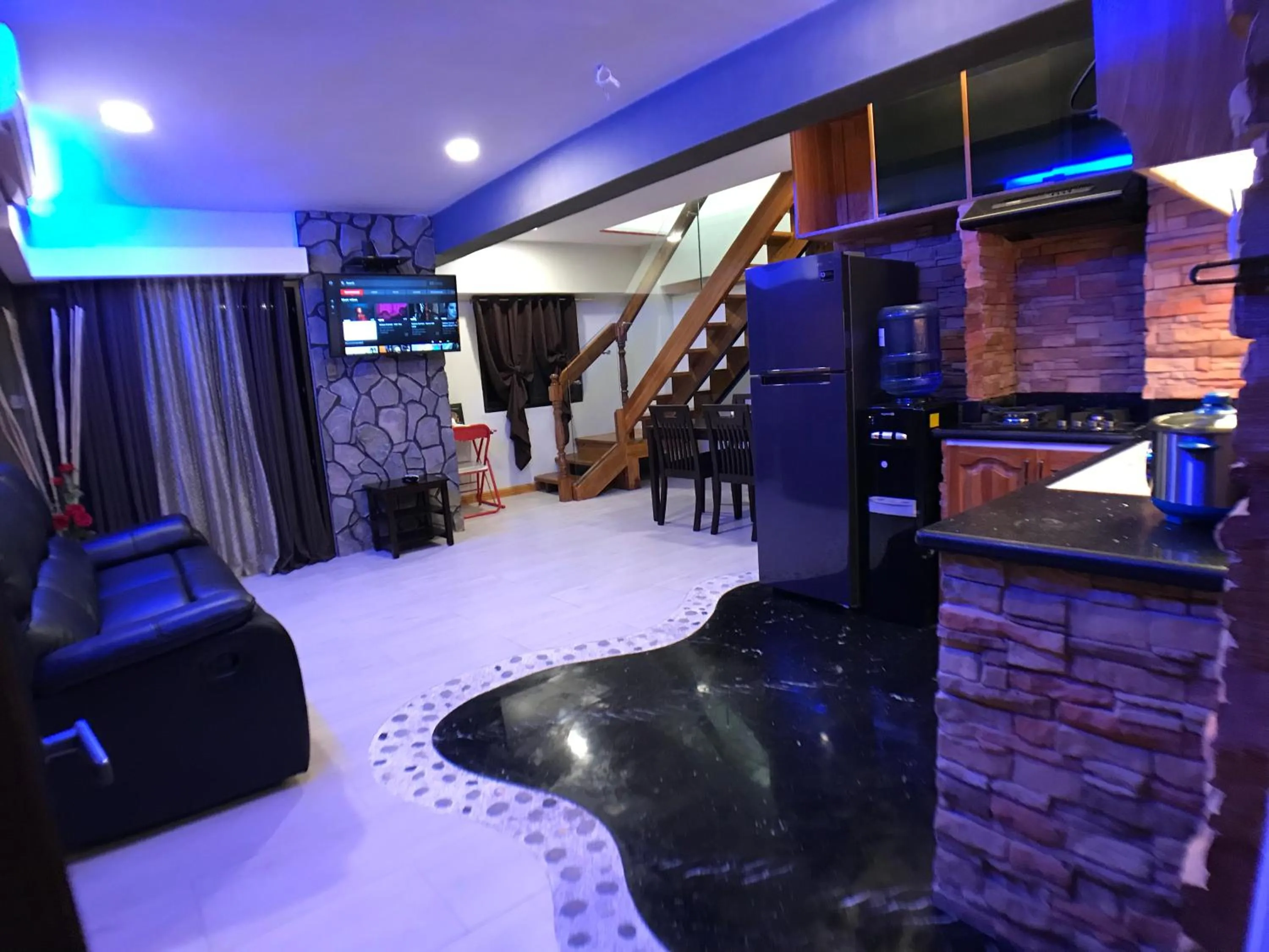 Kitchen or kitchenette in CLOCKWORKORANGE Luxury Suites