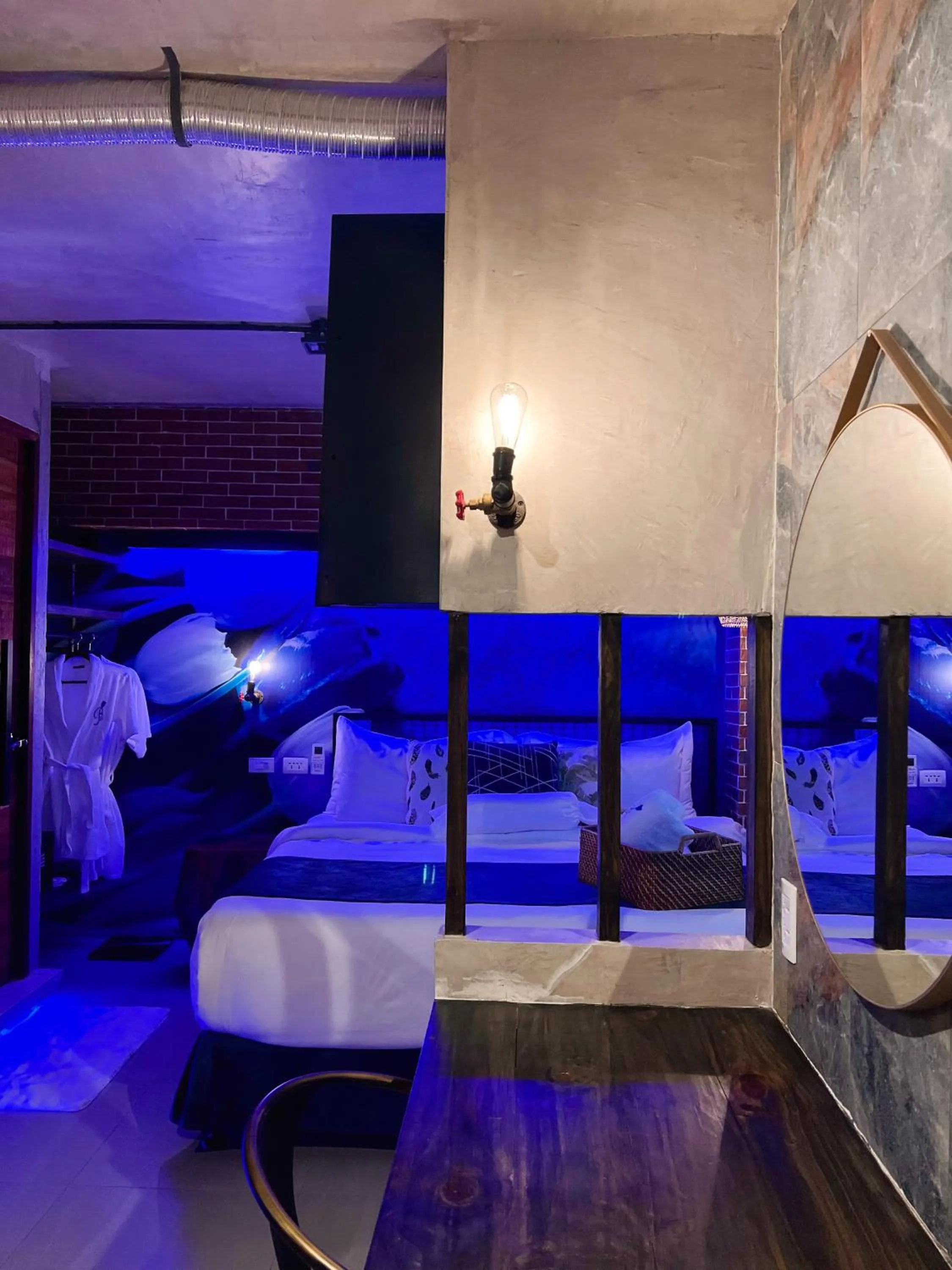 Bed in CLOCKWORKORANGE Luxury Suites