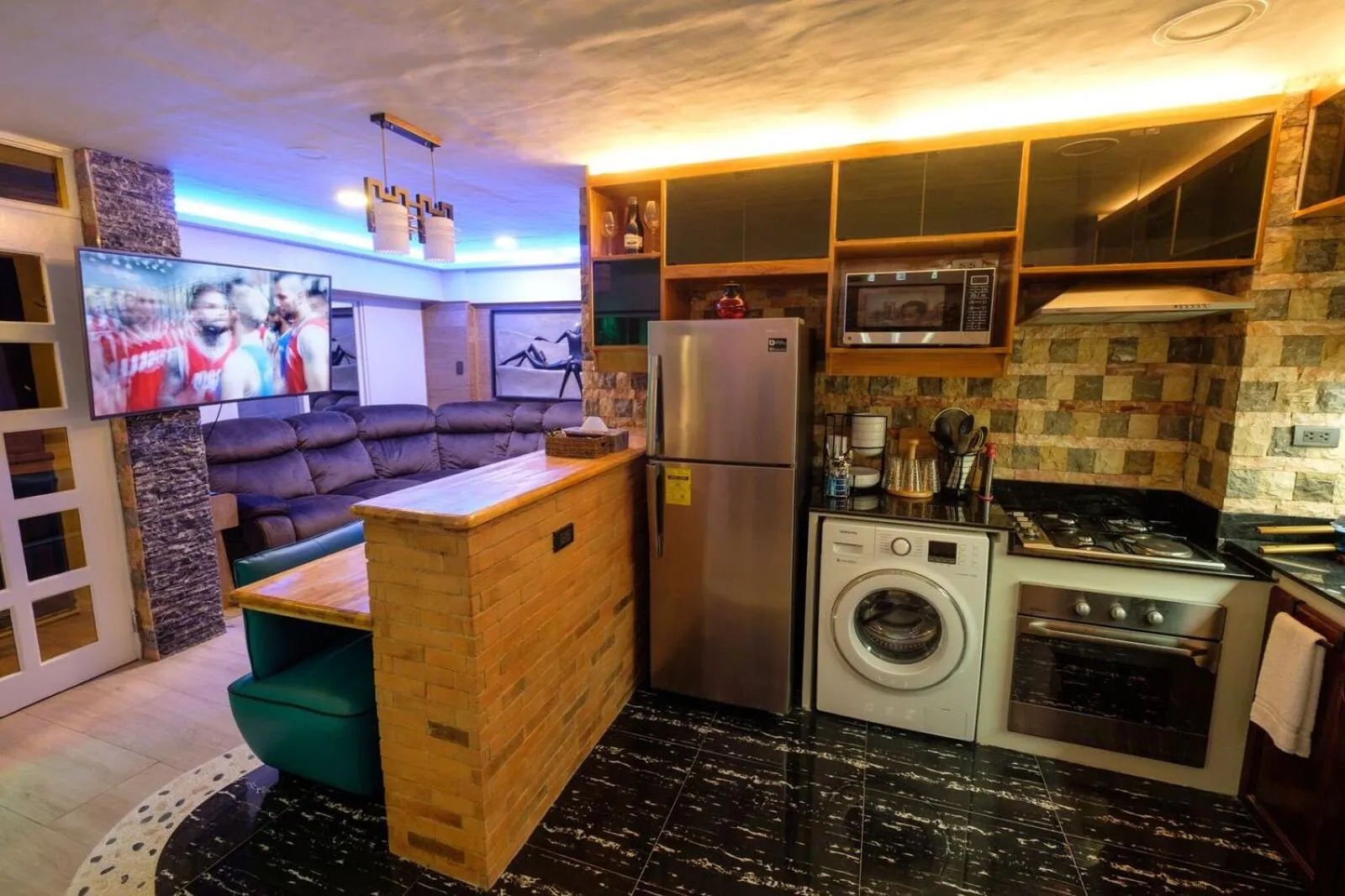 Kitchen or kitchenette in CLOCKWORKORANGE Luxury Suites