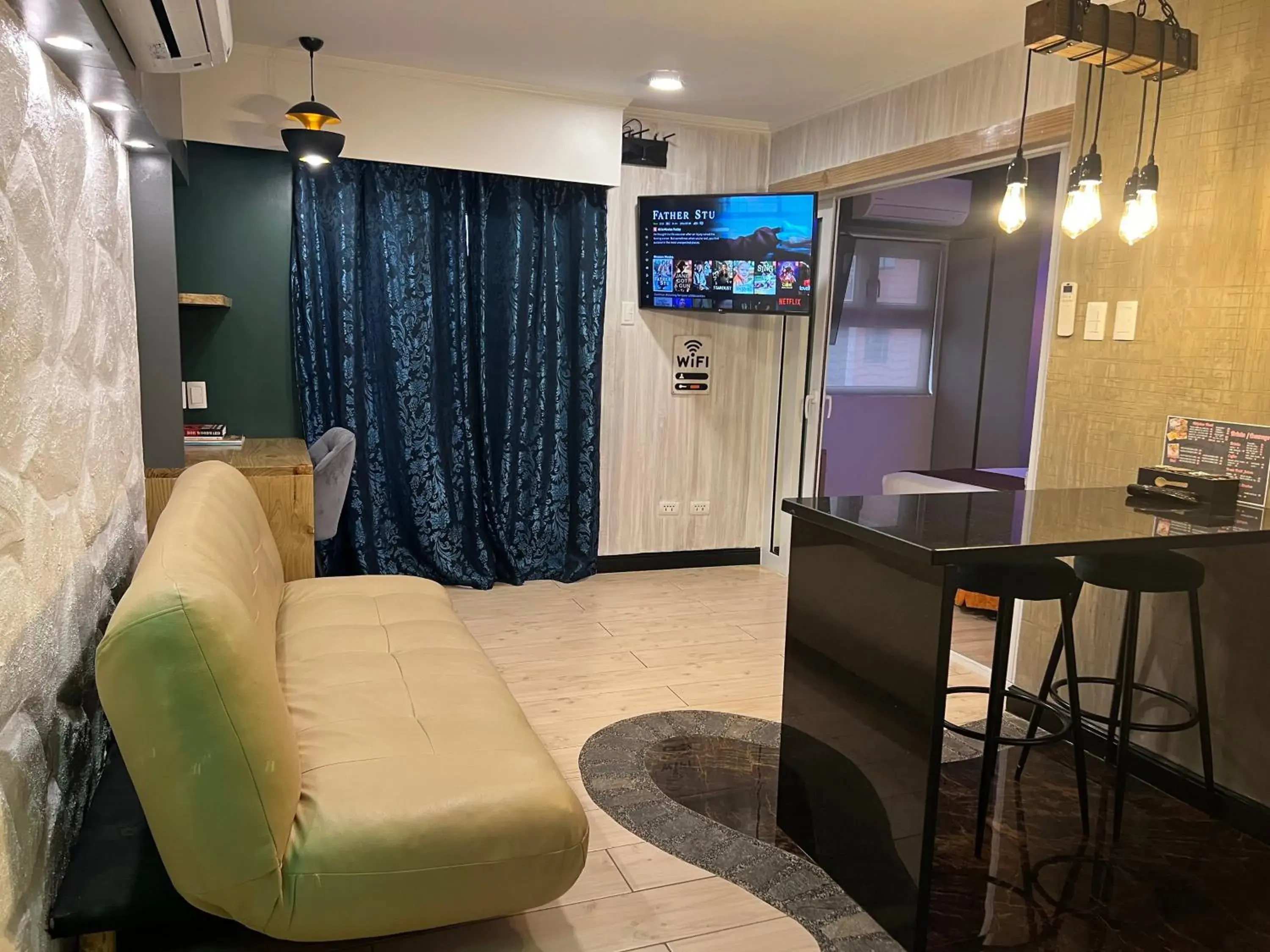 Premier One-Bedroom Suite in CLOCKWORKORANGE Luxury Suites Premier One-Bedroom Suite in CLOCKWORKORANGE Luxury Suites