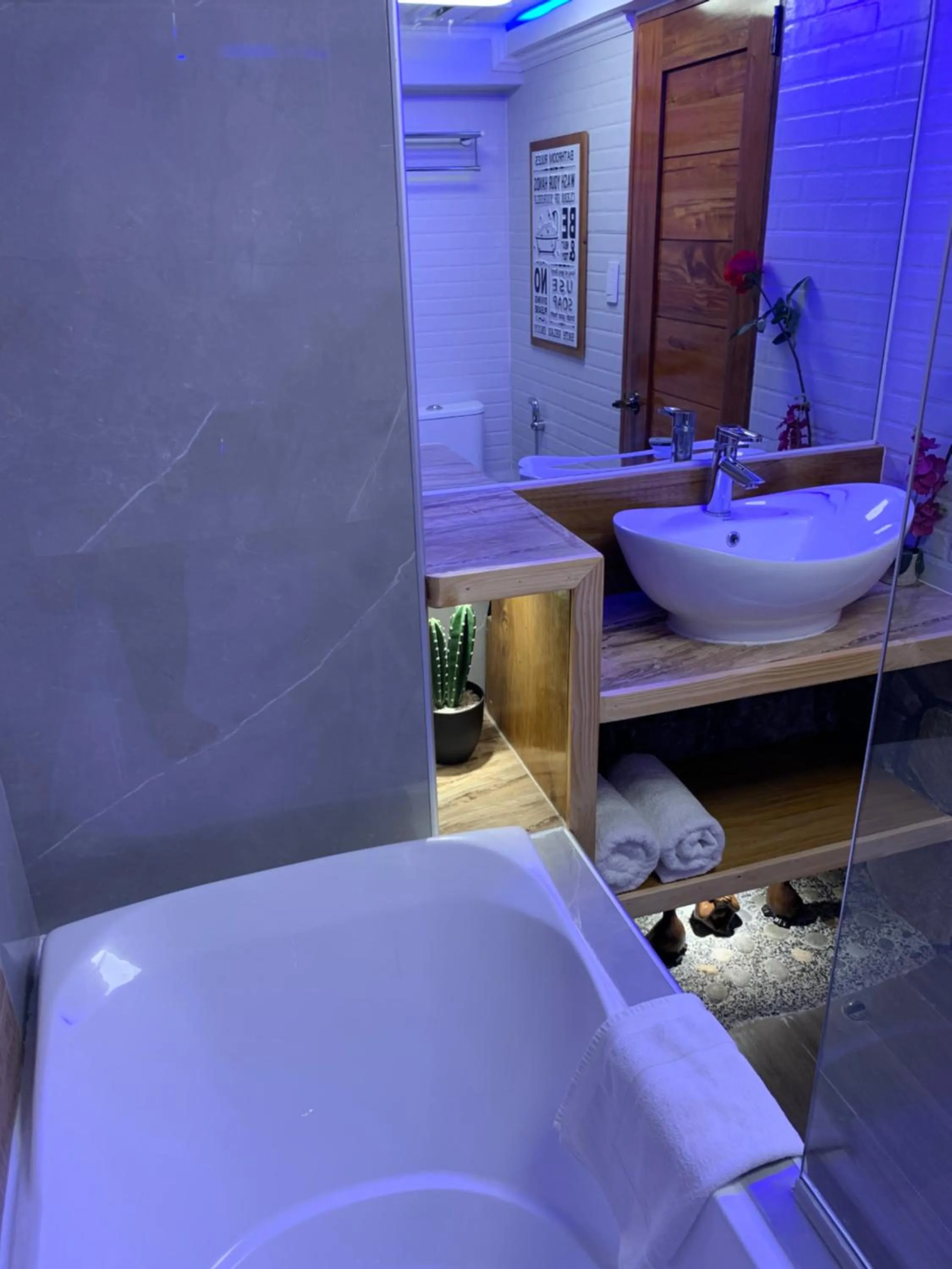 CLOCKWORKORANGE Luxury Suites