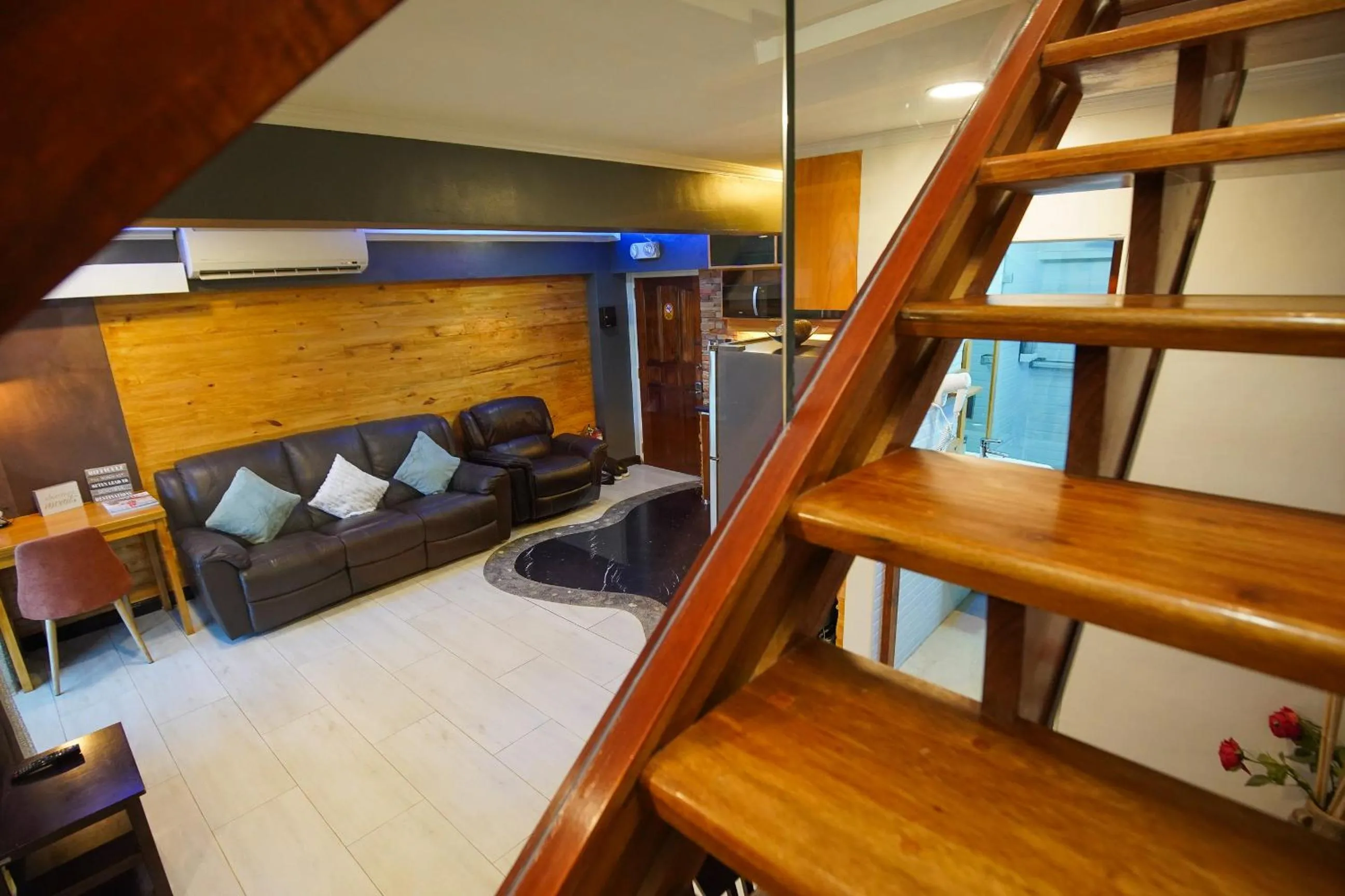 Bed in CLOCKWORKORANGE Luxury Suites