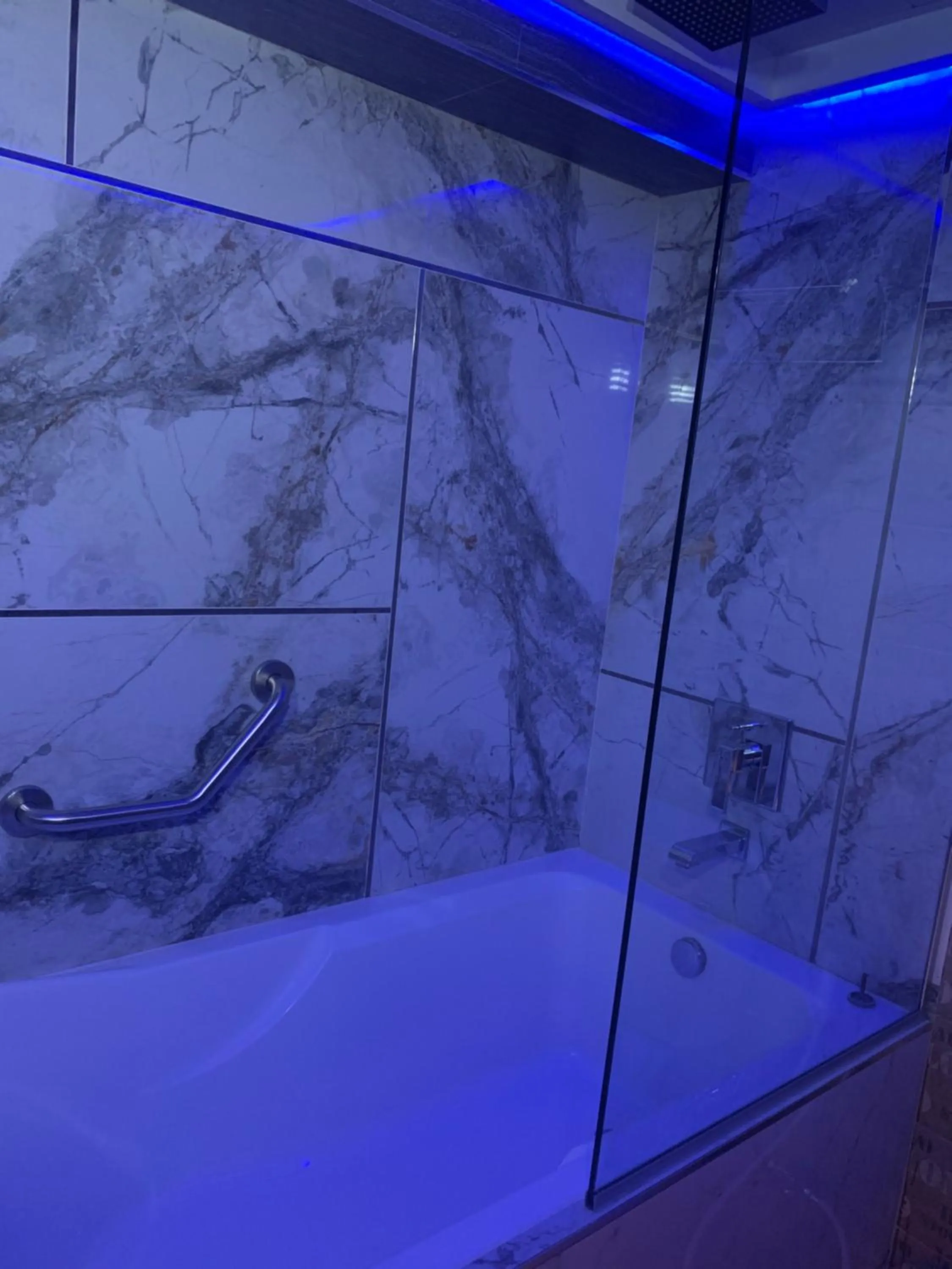 CLOCKWORKORANGE Luxury Suites