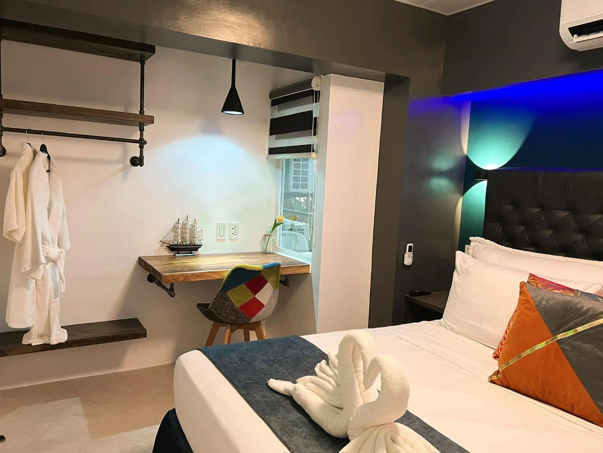 Bed in CLOCKWORKORANGE Luxury Suites