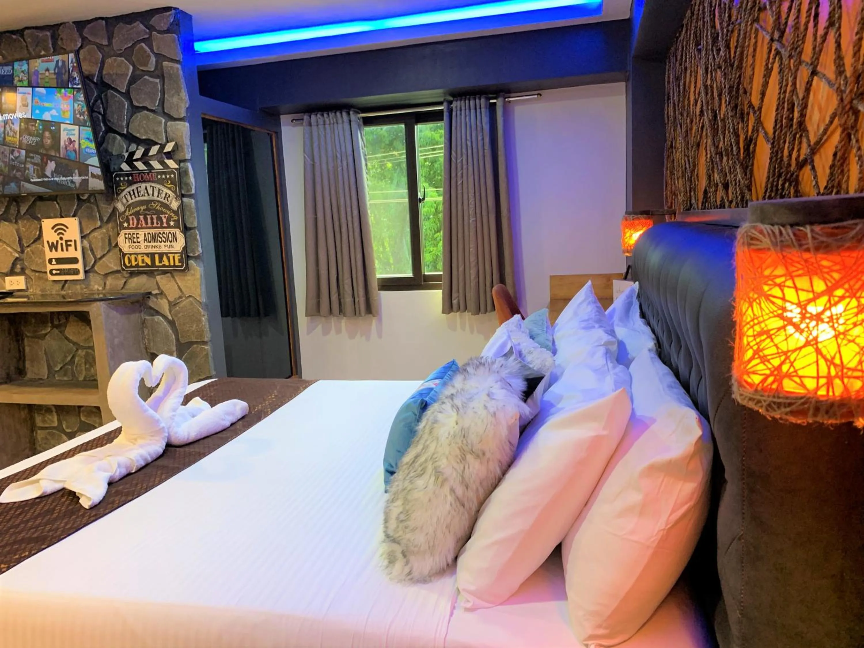 Bed in CLOCKWORKORANGE Luxury Suites