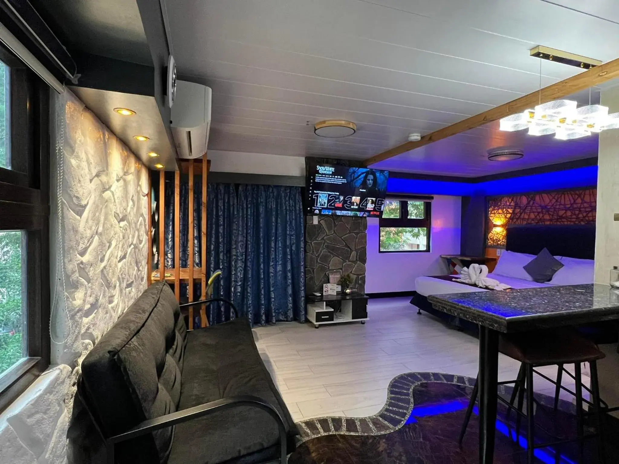 Deluxe Suite with Spa Bath in CLOCKWORKORANGE Luxury Suites Deluxe Suite with Spa Bath in CLOCKWORKORANGE Luxury Suites