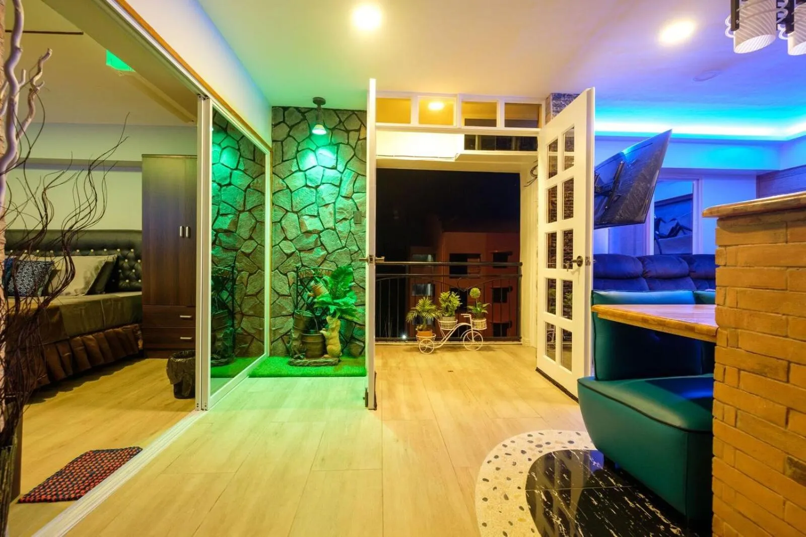 Balcony/Terrace in CLOCKWORKORANGE Luxury Suites