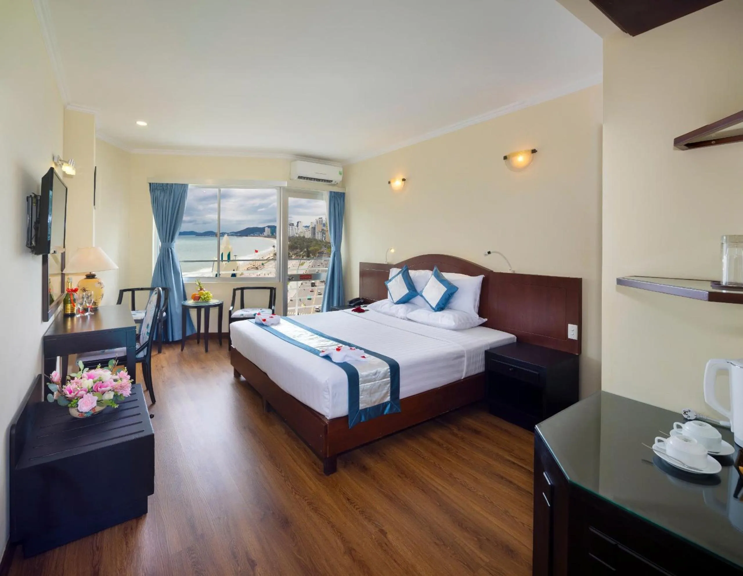 Property building, Bed in Nha Trang Lodge Hotel