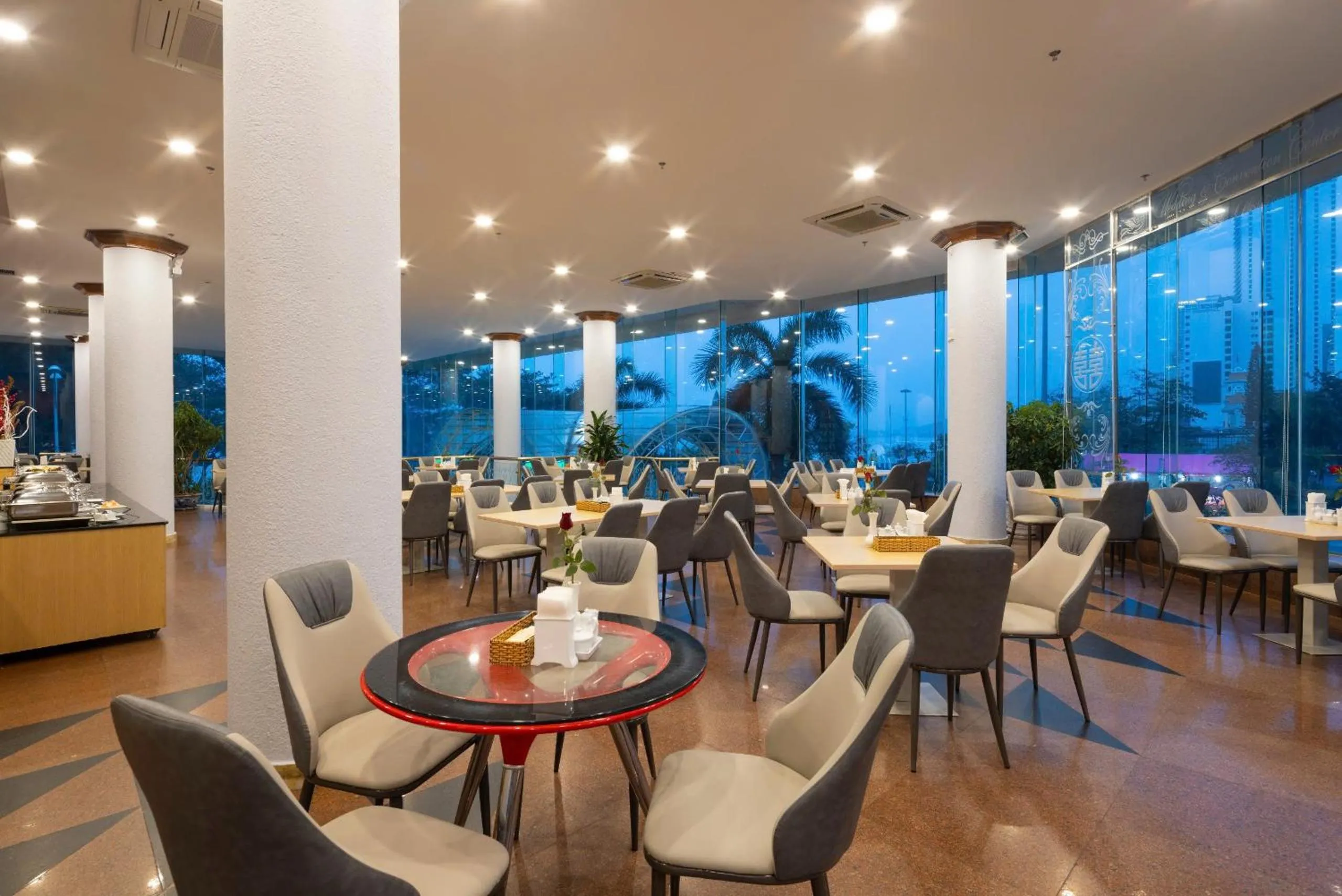 Restaurant/places to eat in Nha Trang Lodge Hotel