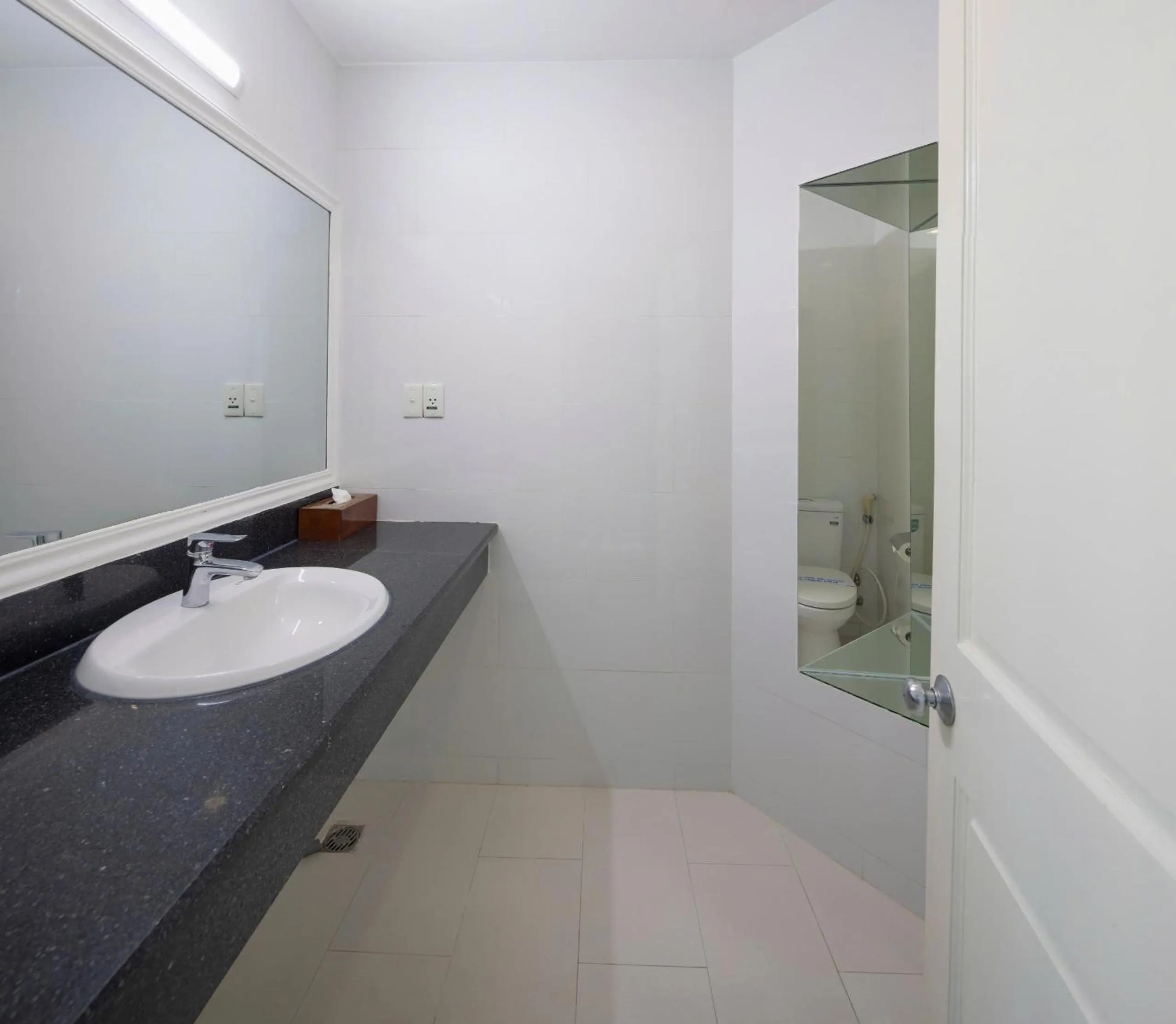 Toilet in Nha Trang Lodge Hotel