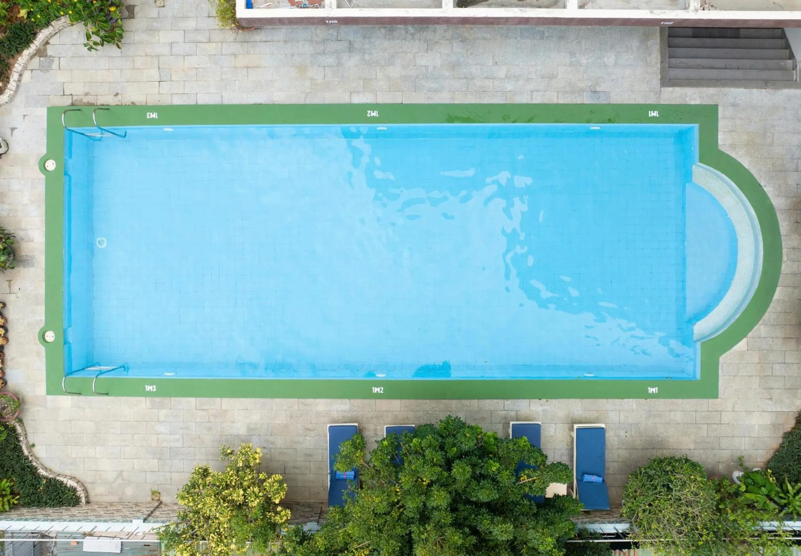 Swimming pool in Nha Trang Lodge Hotel