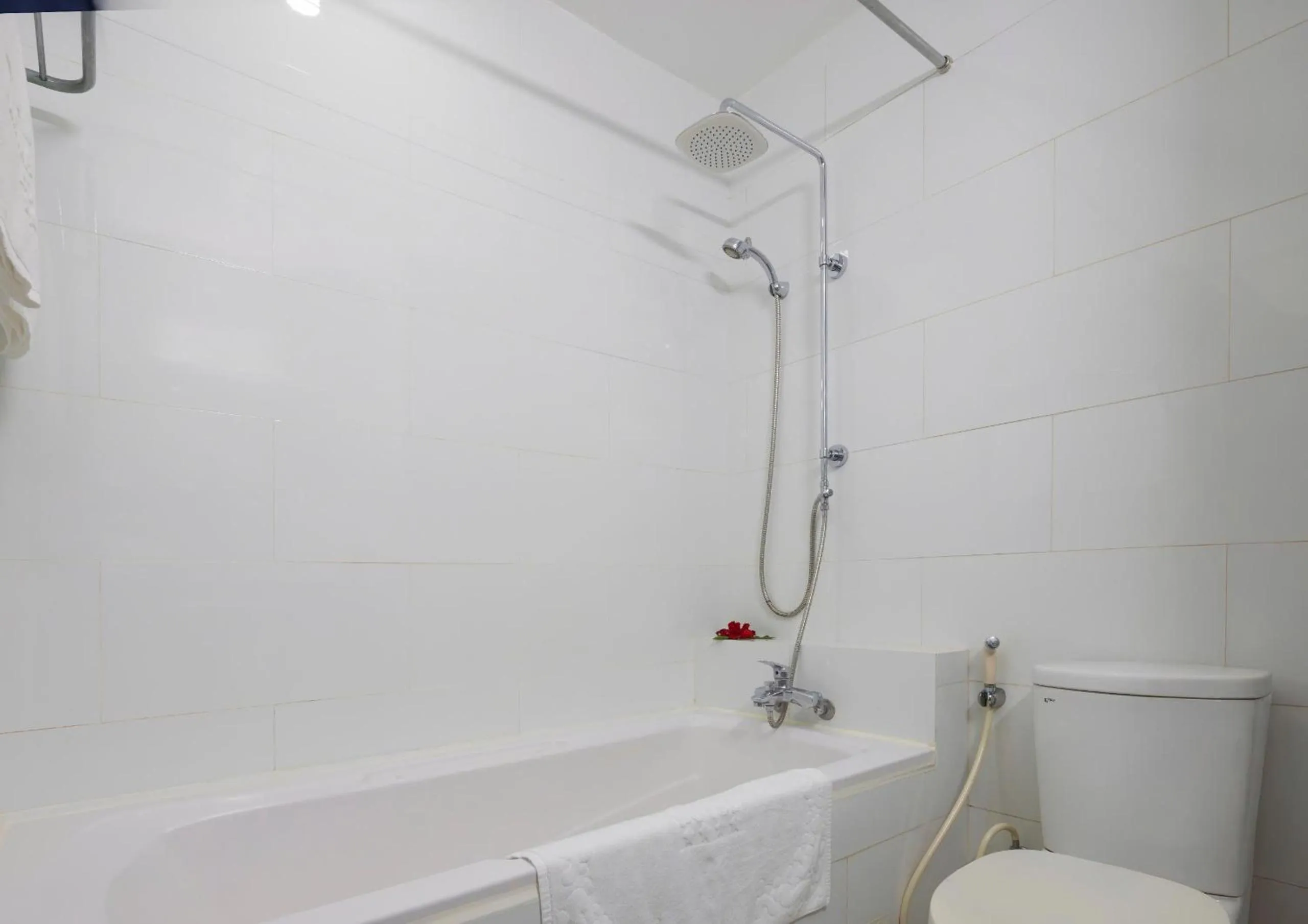 Bath in Nha Trang Lodge Hotel