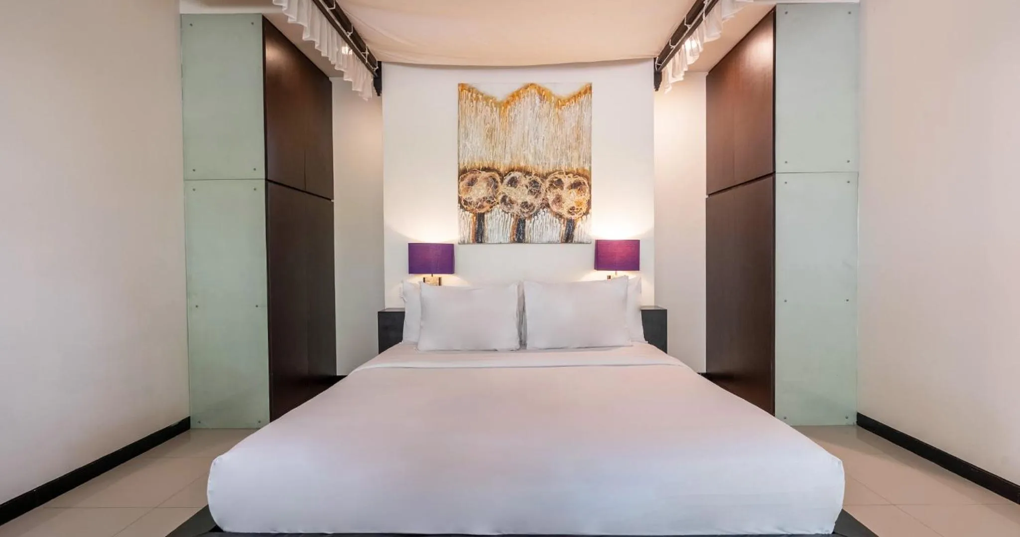 Bed in Swiss-Belcourt Sunset