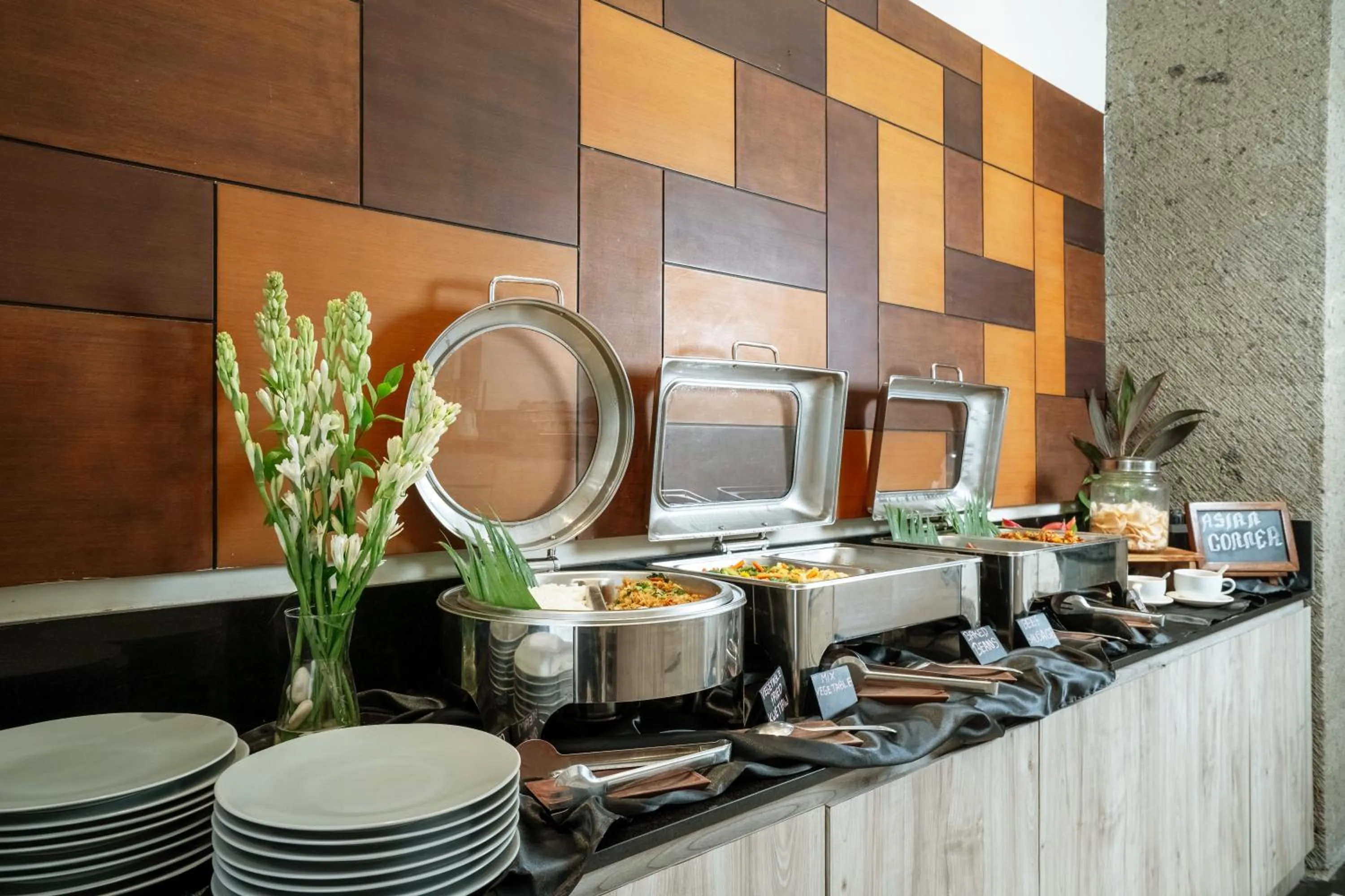 Restaurant/places to eat in Swiss-Belcourt Sunset