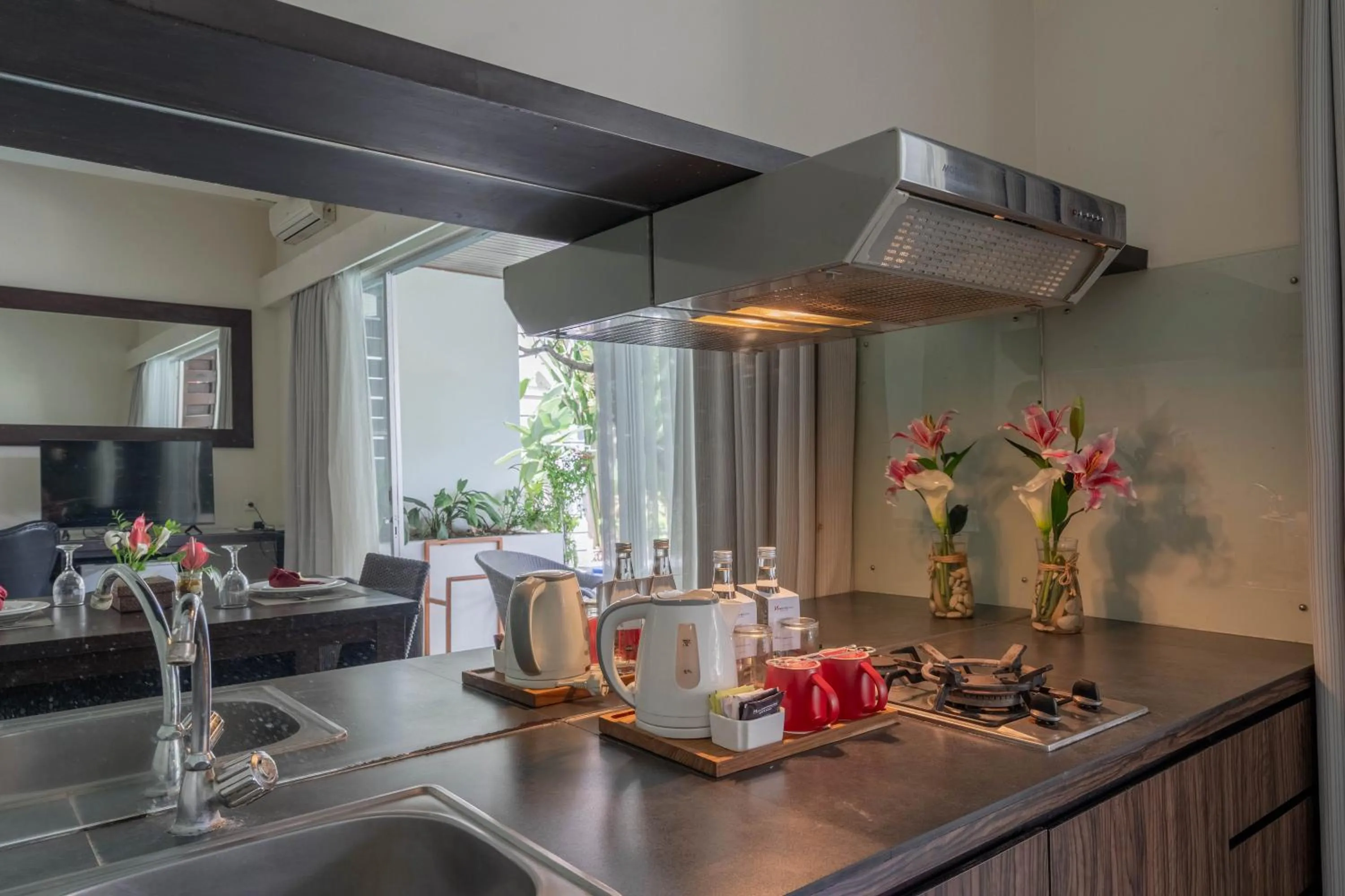 Kitchen or kitchenette in Swiss-Belcourt Sunset