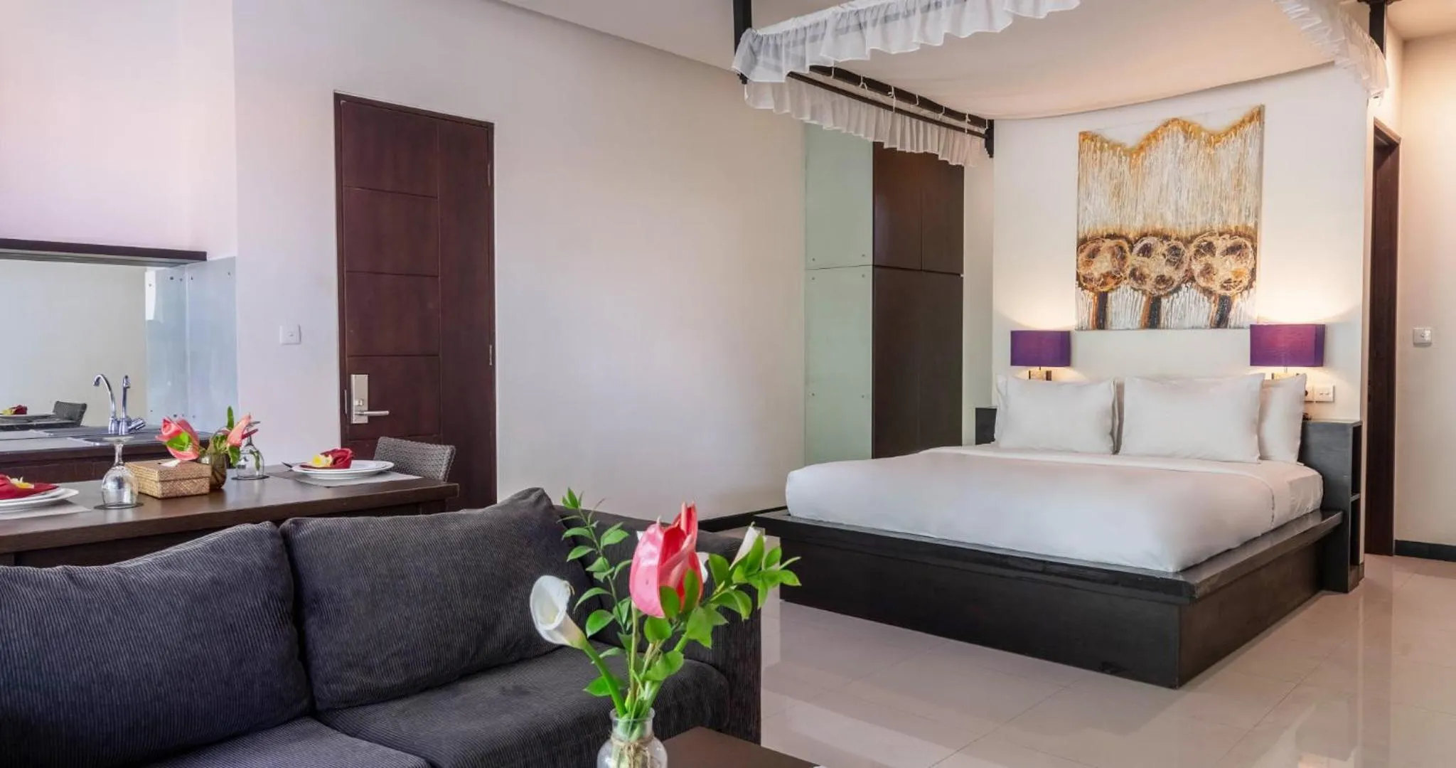 Bed in Swiss-Belcourt Sunset