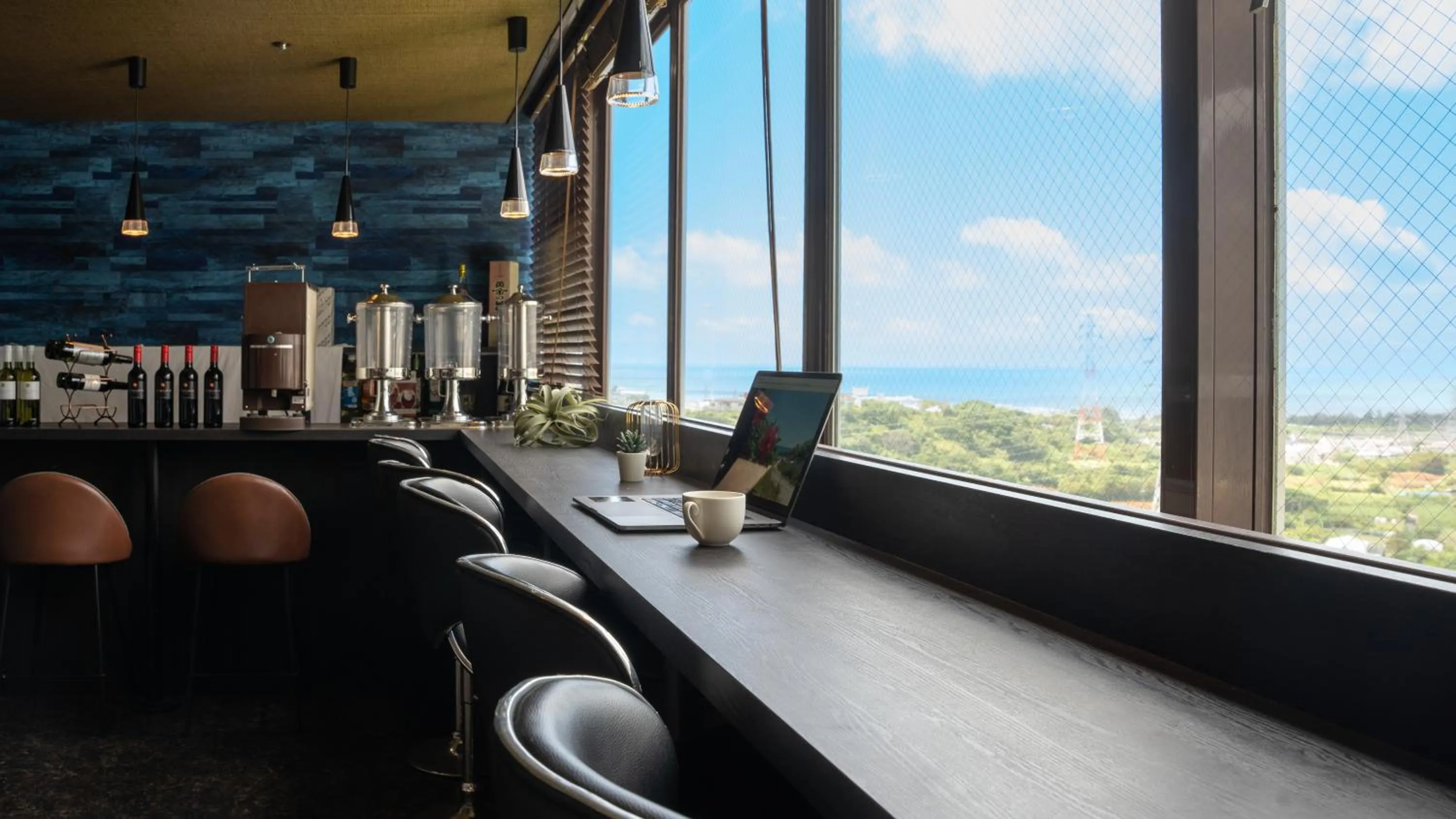 Restaurant/places to eat in Rycom Crystal Hotel